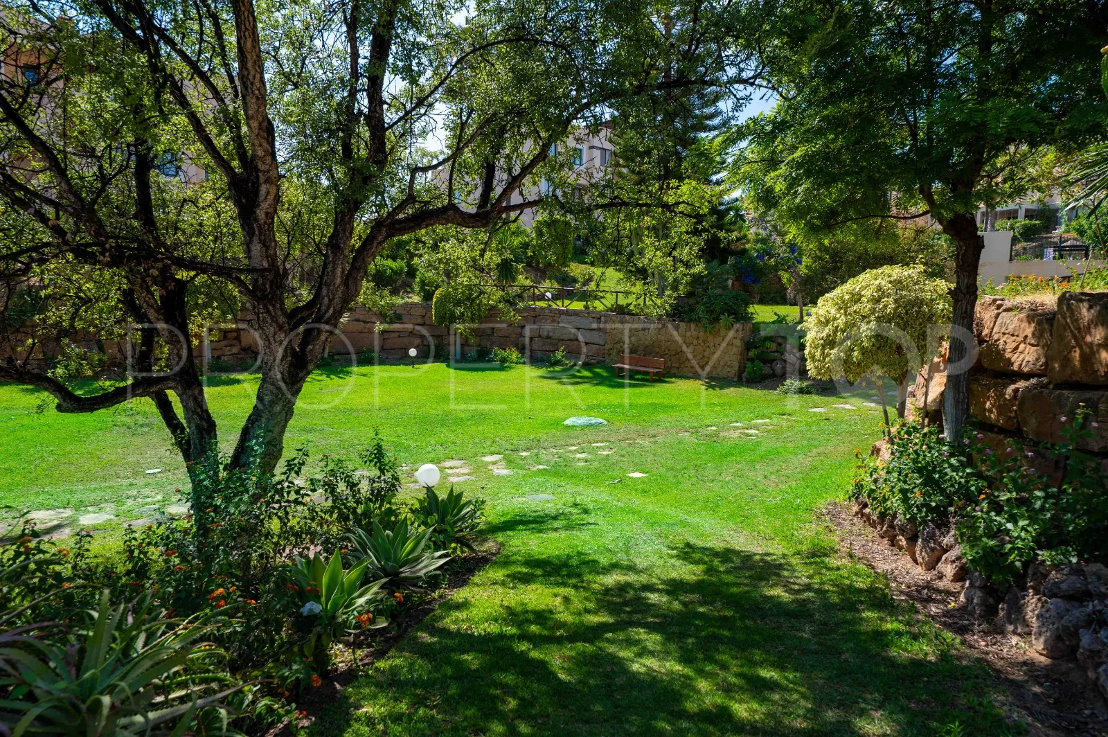 Buy apartment in El Manantial de Santa Maria Golf