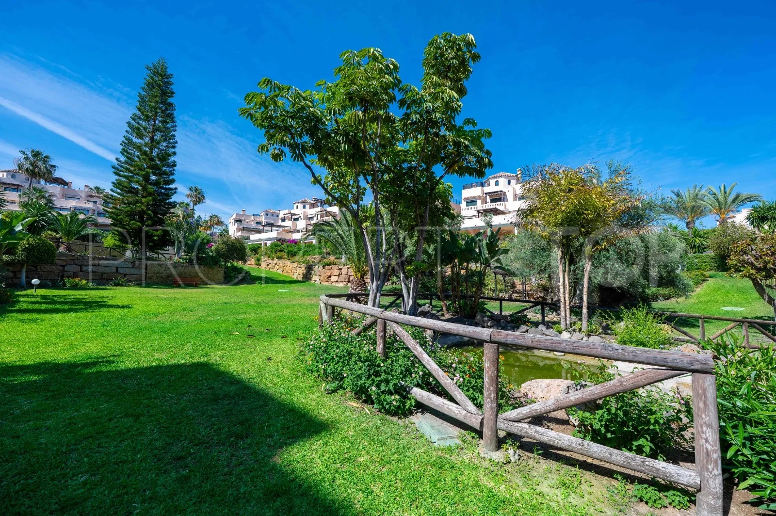Buy apartment in El Manantial de Santa Maria Golf