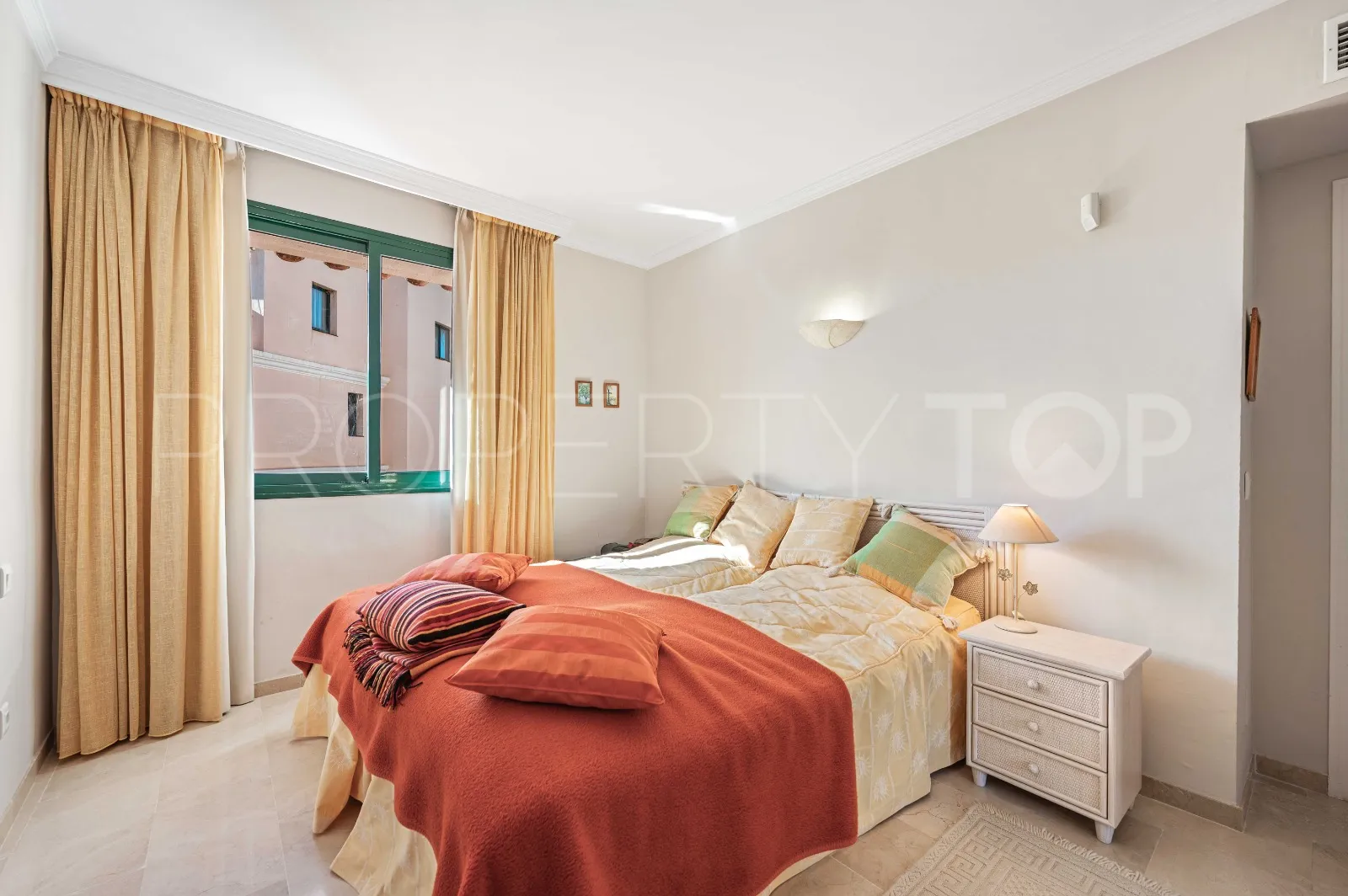 Buy apartment in El Manantial de Santa Maria Golf