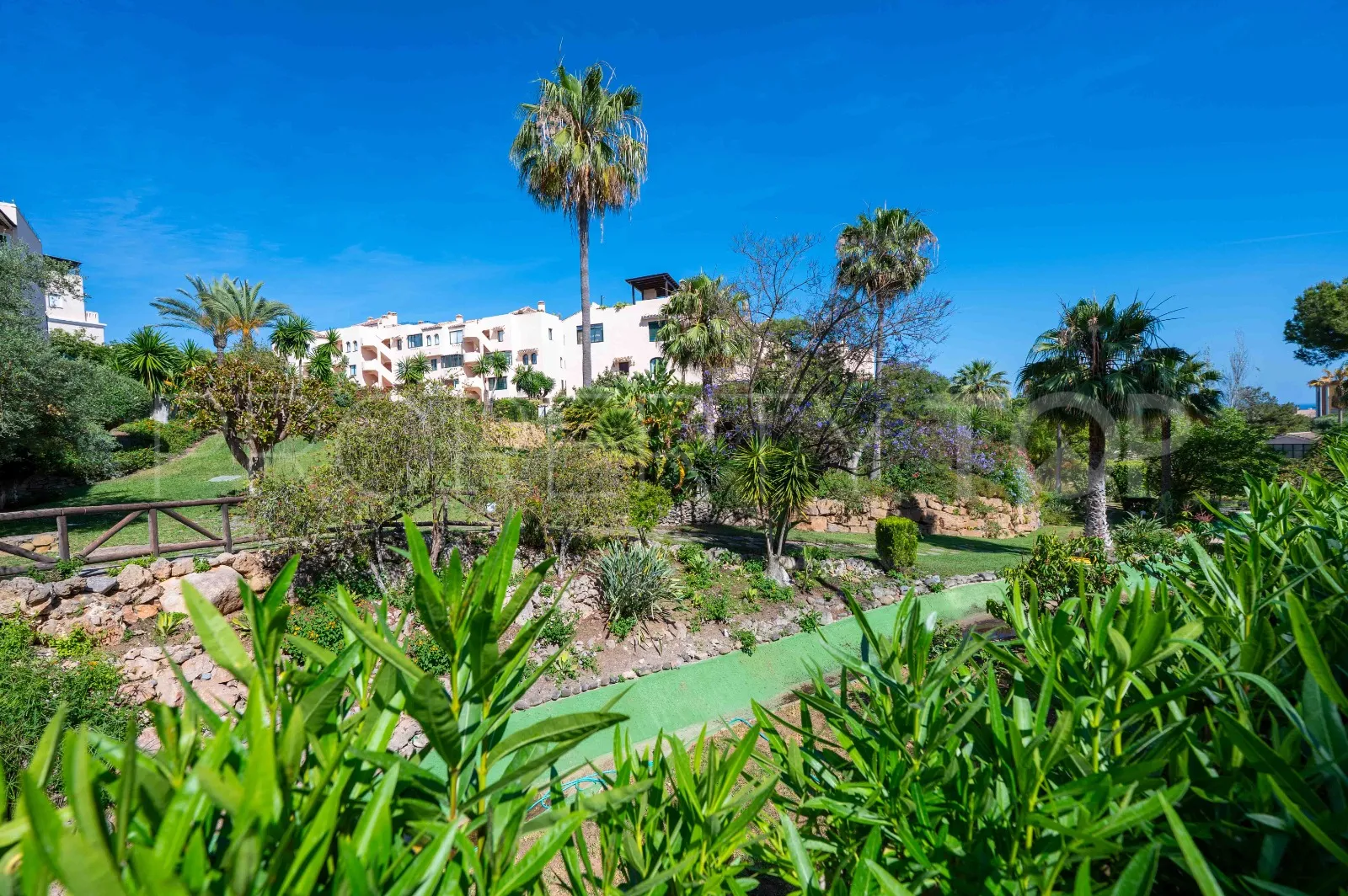Buy apartment in El Manantial de Santa Maria Golf
