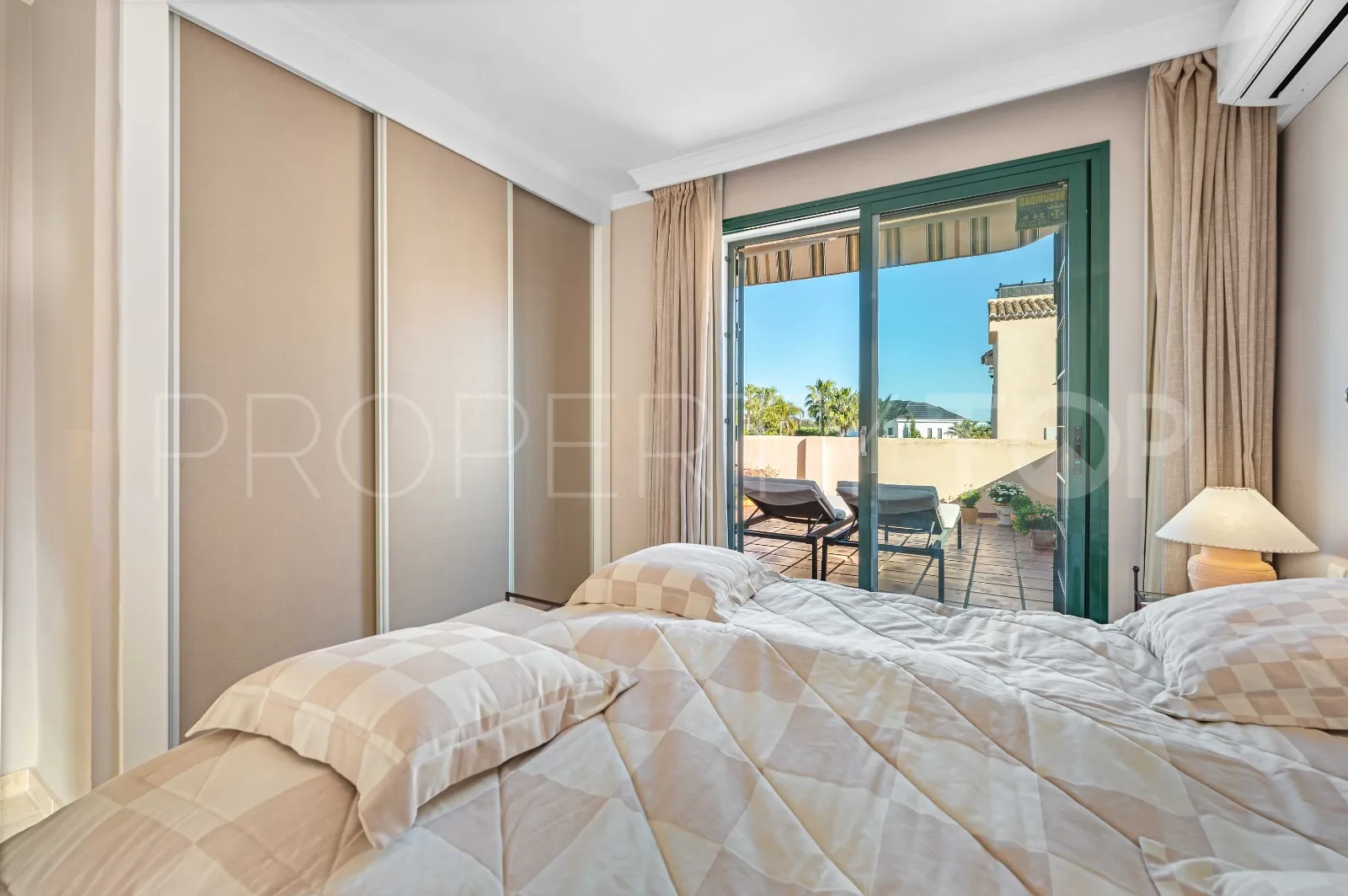 Buy apartment in El Manantial de Santa Maria Golf
