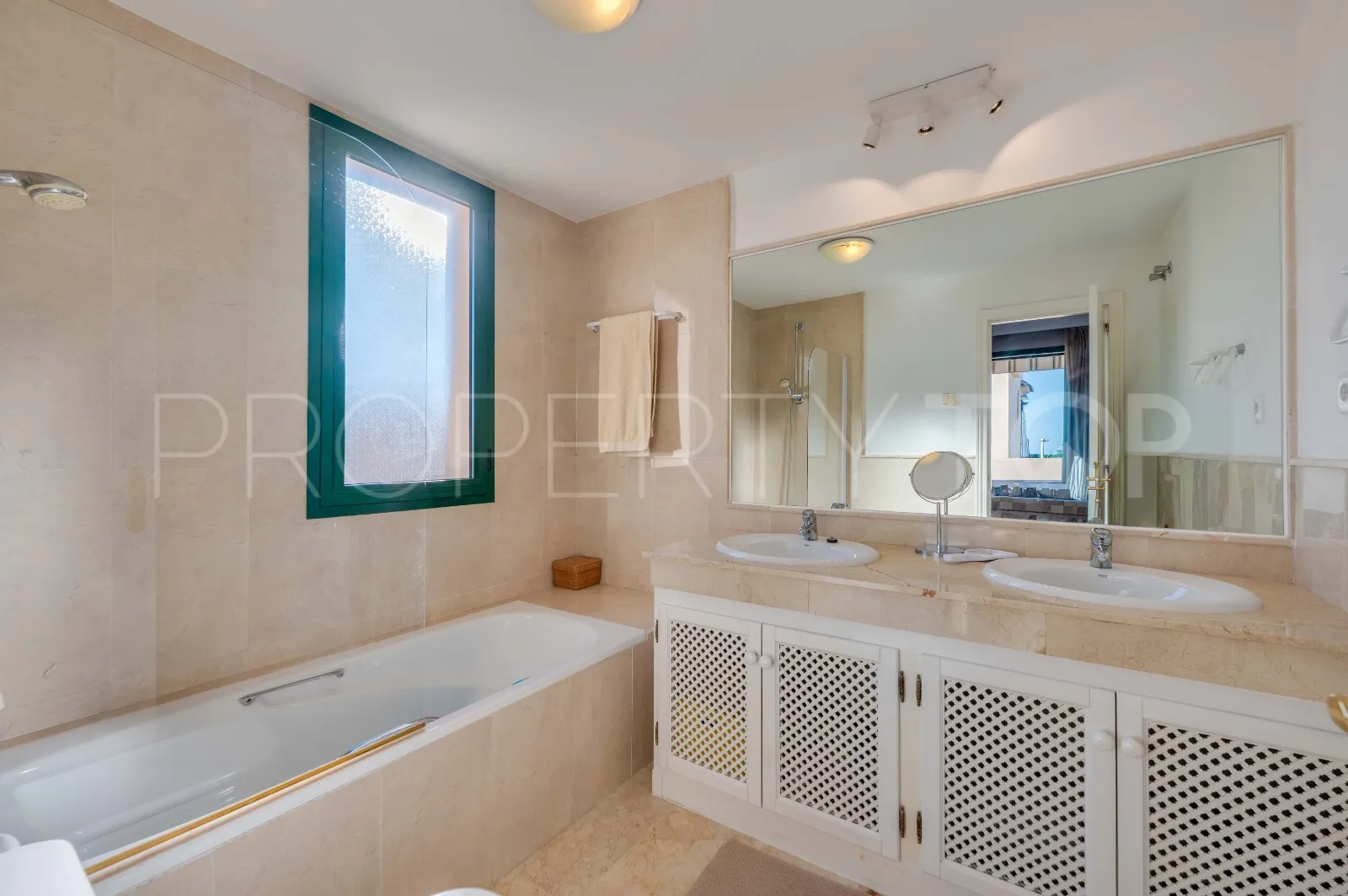 Buy apartment in El Manantial de Santa Maria Golf