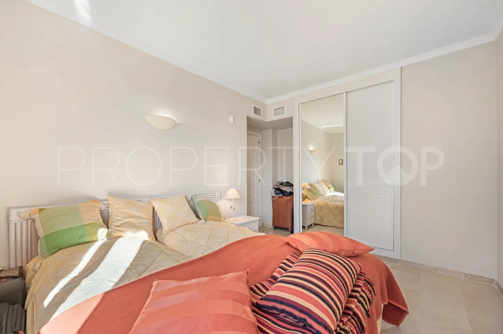 Buy apartment in El Manantial de Santa Maria Golf