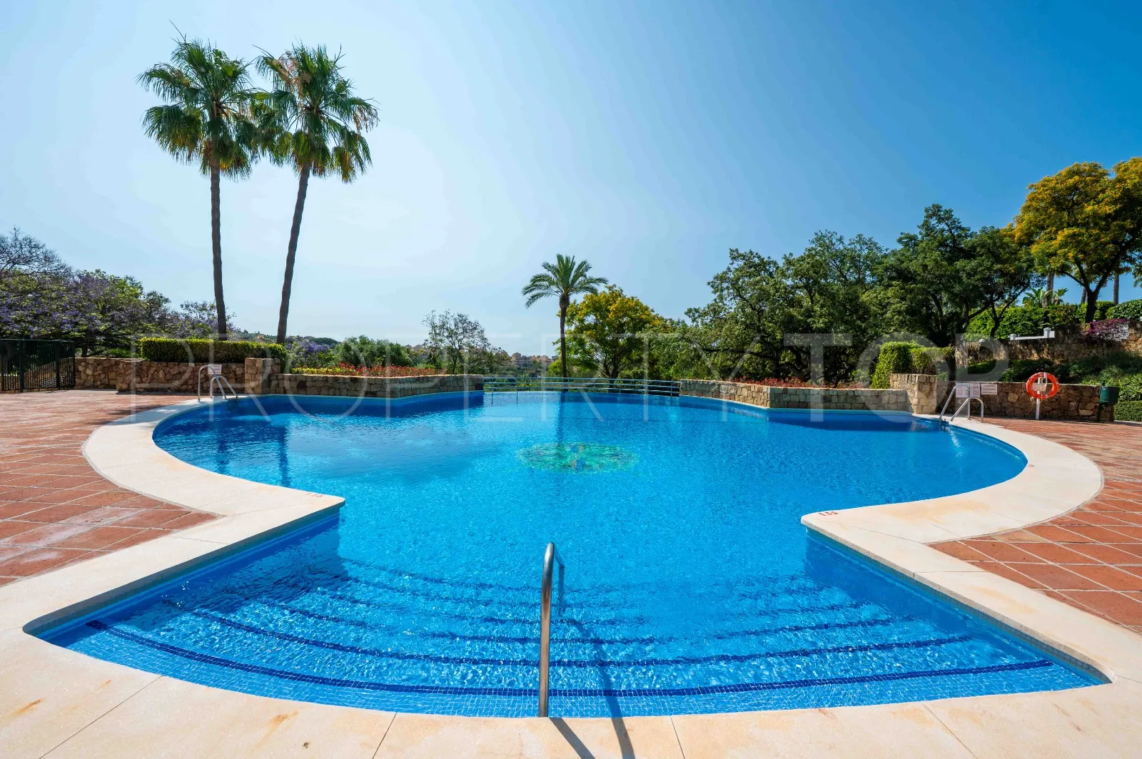 Se vende atico duplex en Elviria Hills con 3 dormitorios