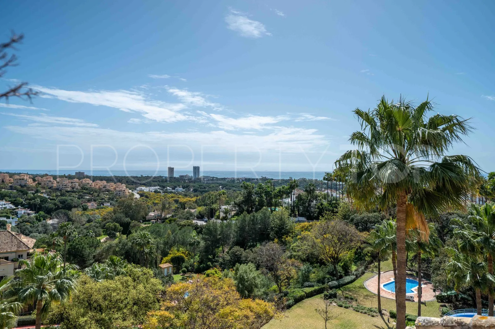 Se vende atico duplex en Elviria Hills con 3 dormitorios