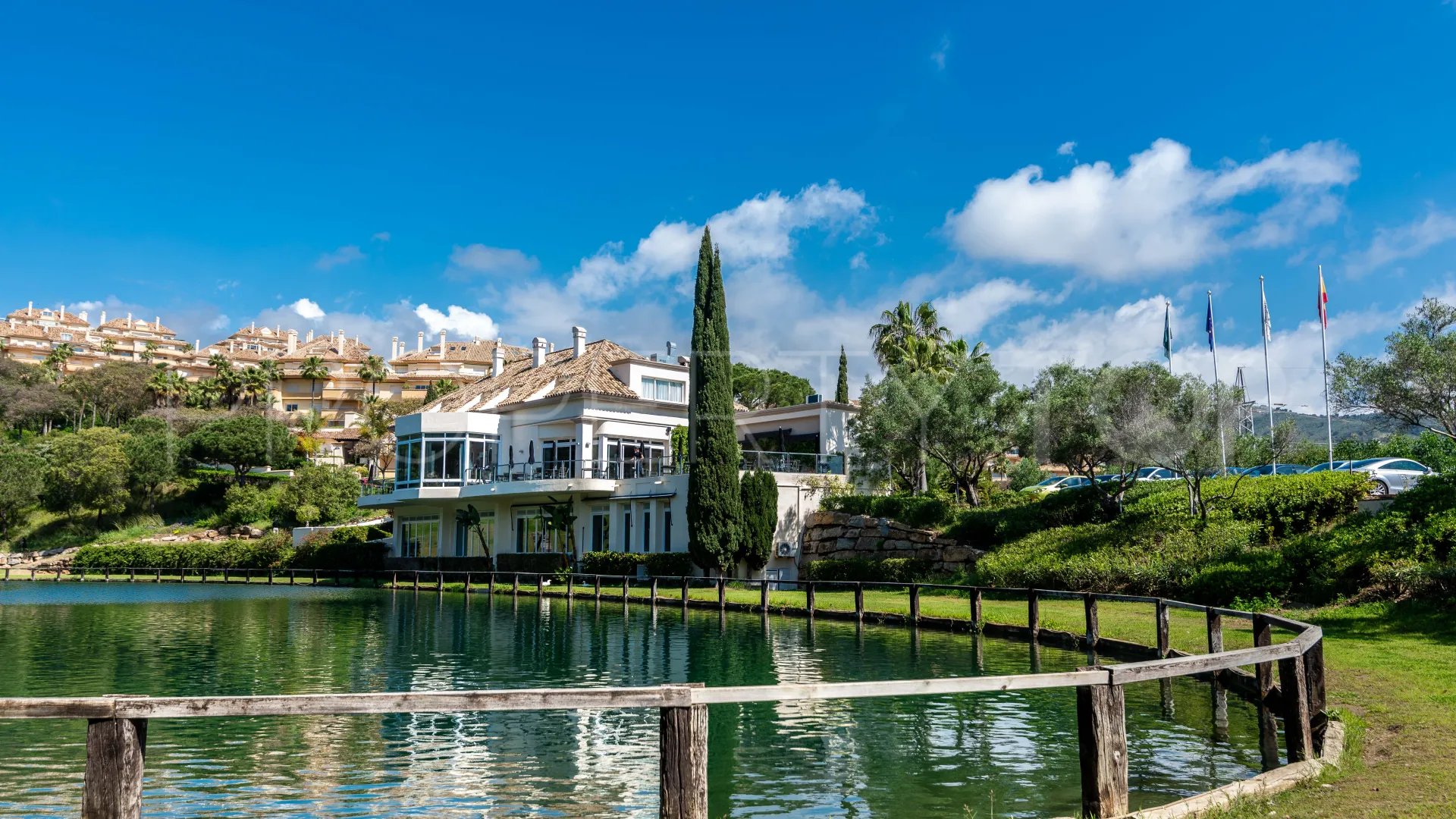 Se vende atico duplex en Elviria Hills con 3 dormitorios