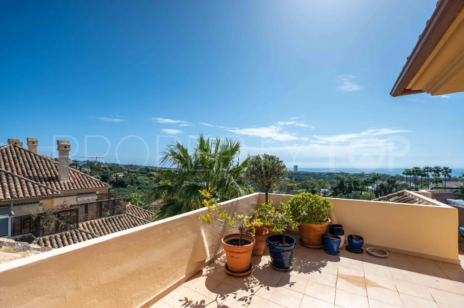 Se vende atico duplex en Elviria Hills con 3 dormitorios