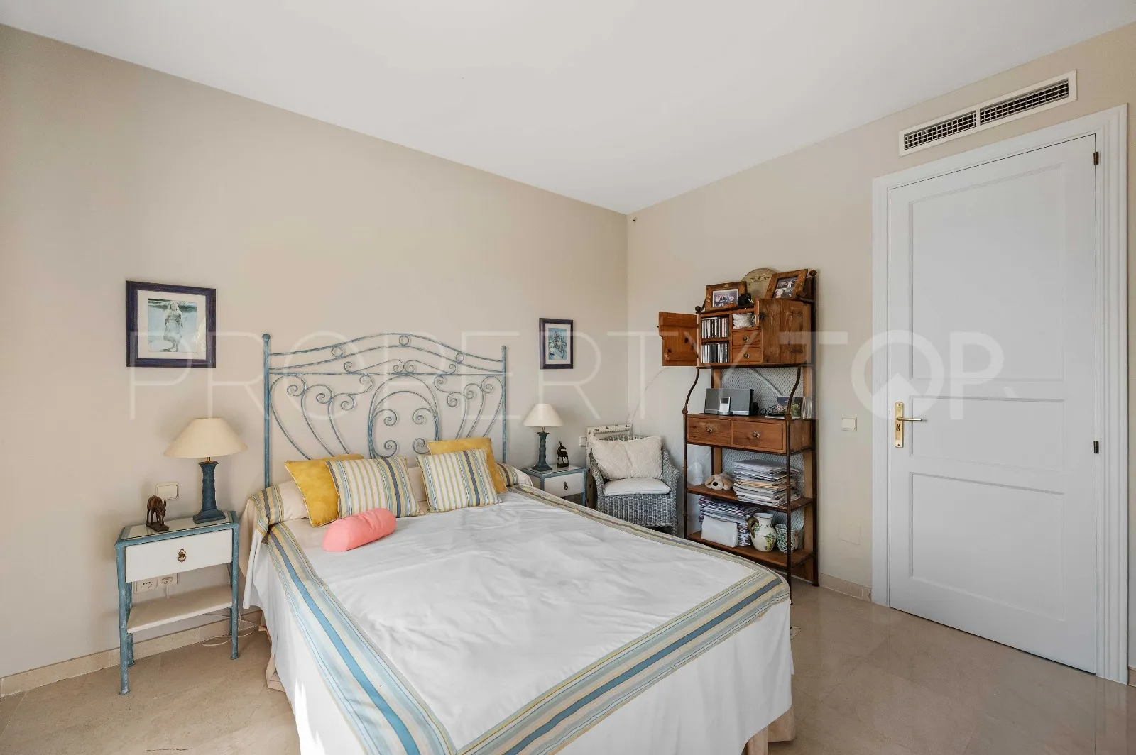 Se vende atico duplex en Elviria Hills con 3 dormitorios