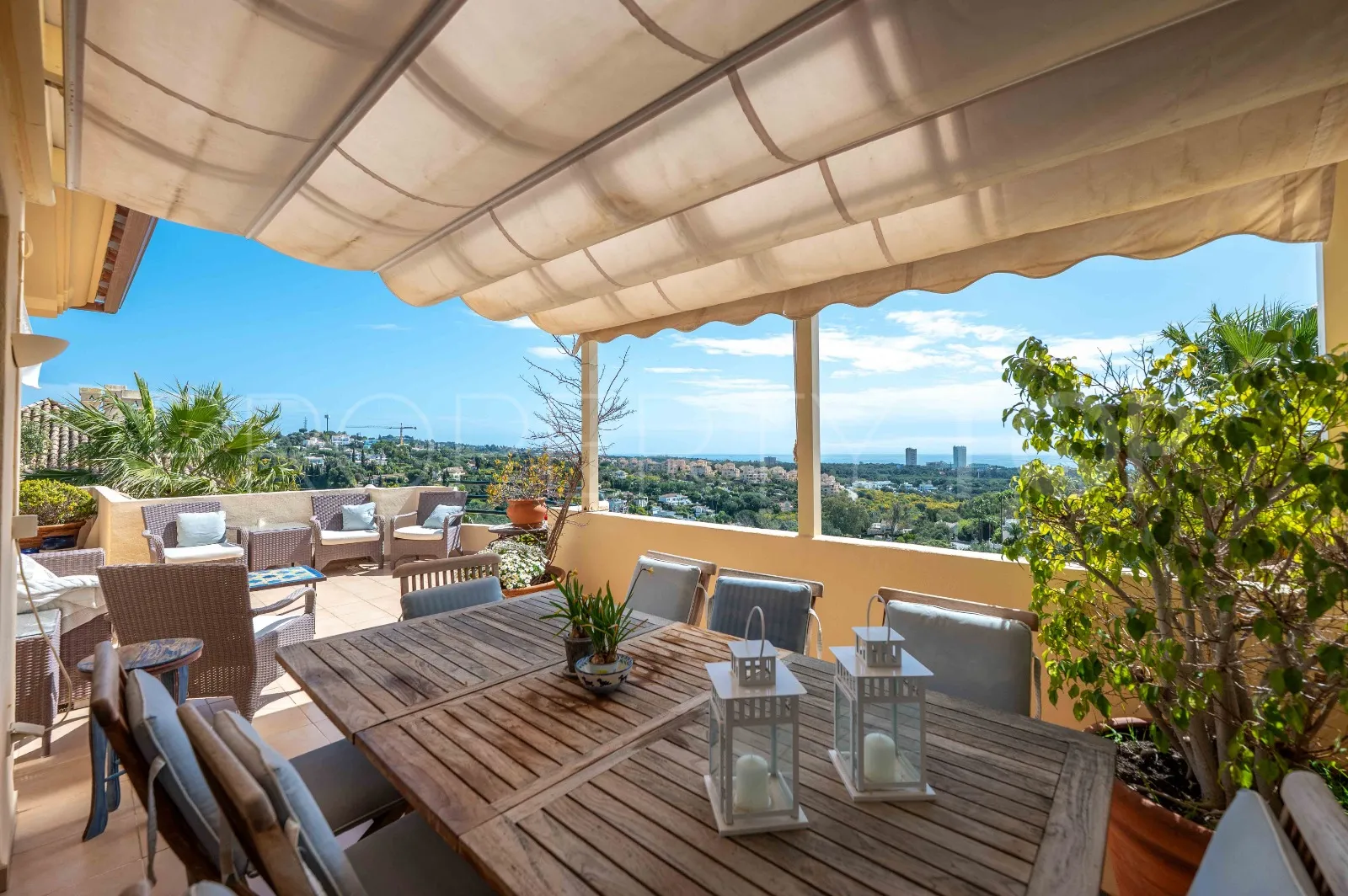 Se vende atico duplex en Elviria Hills con 3 dormitorios