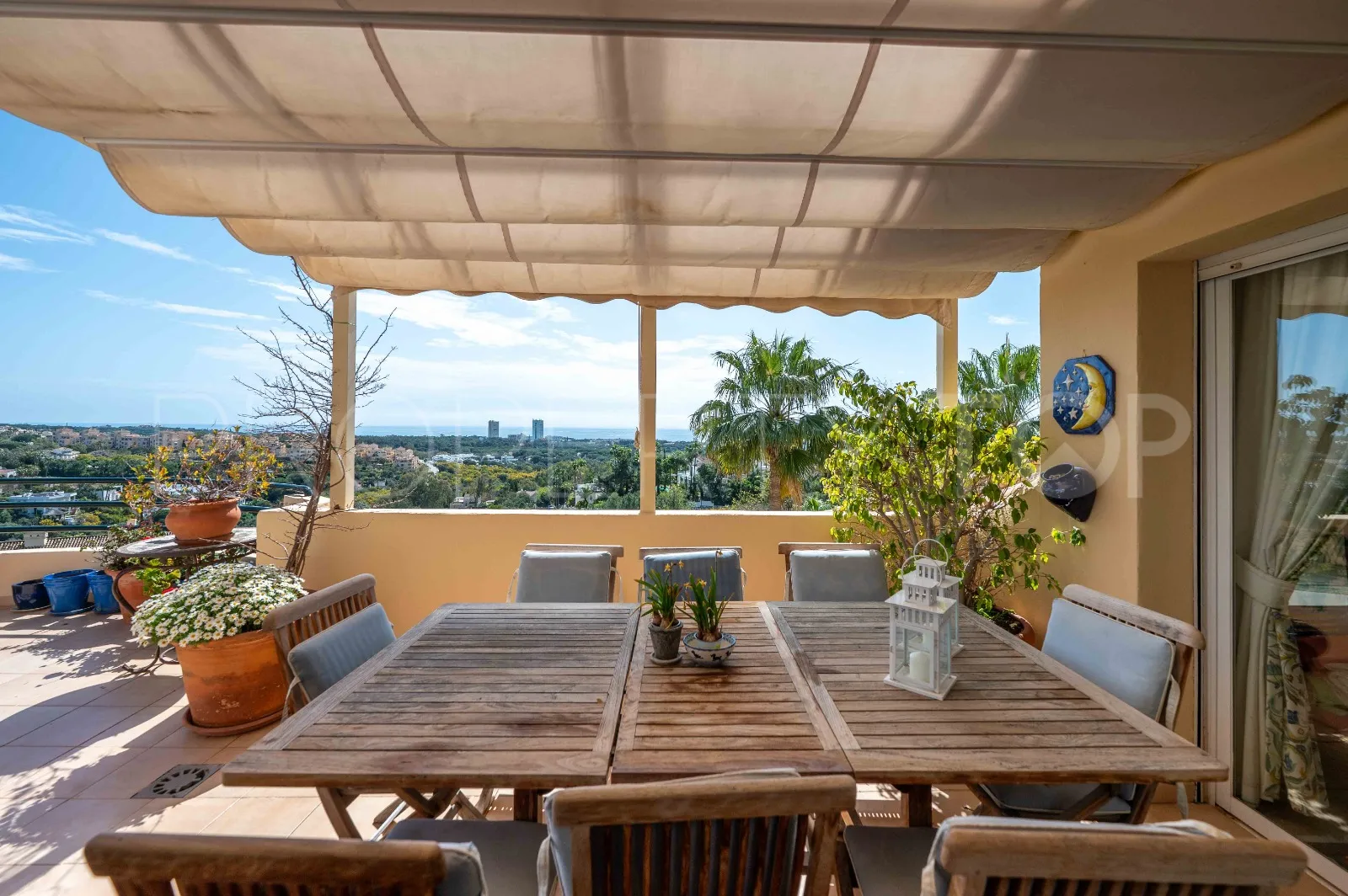Se vende atico duplex en Elviria Hills con 3 dormitorios