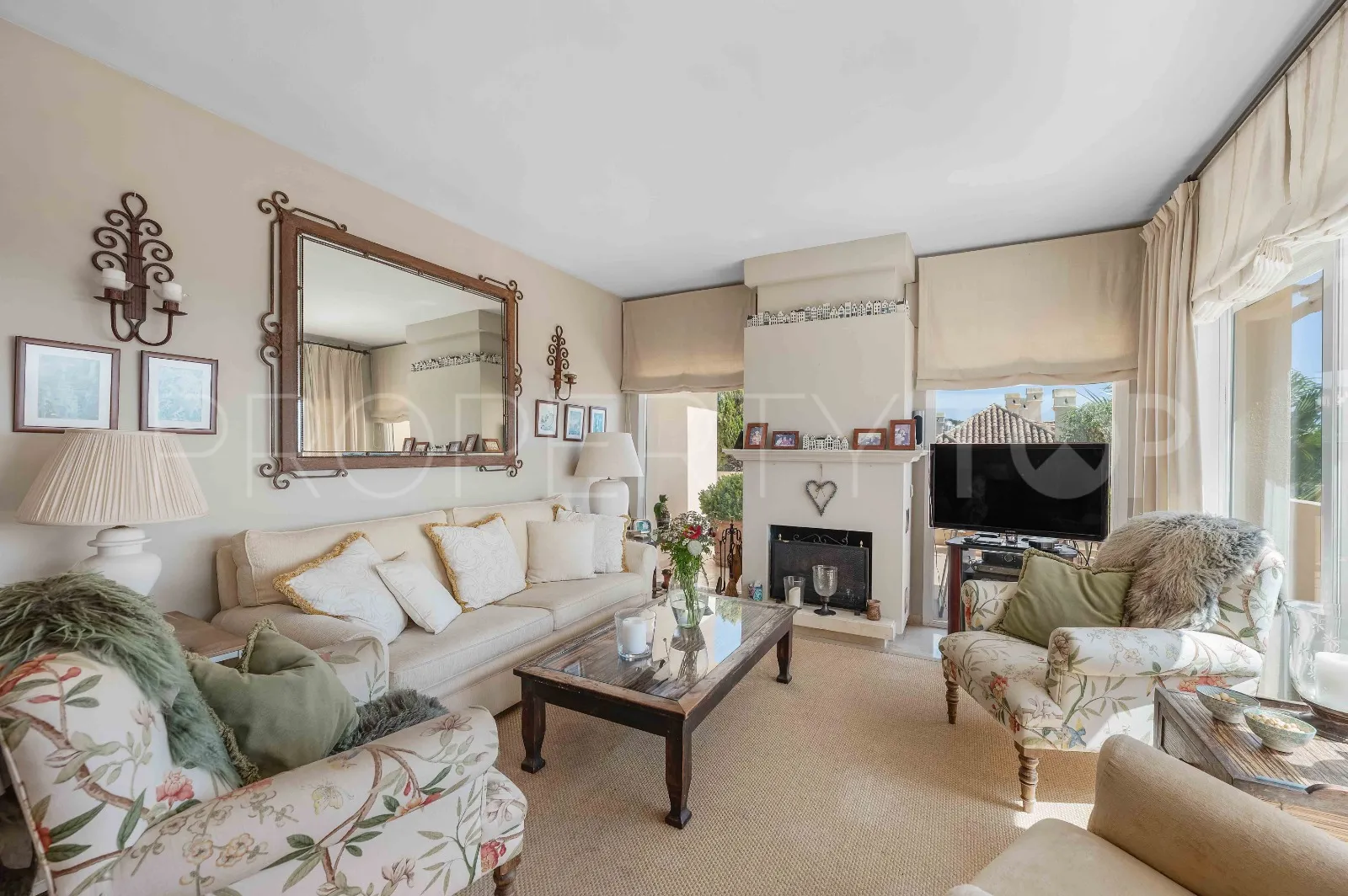 Se vende atico duplex en Elviria Hills con 3 dormitorios