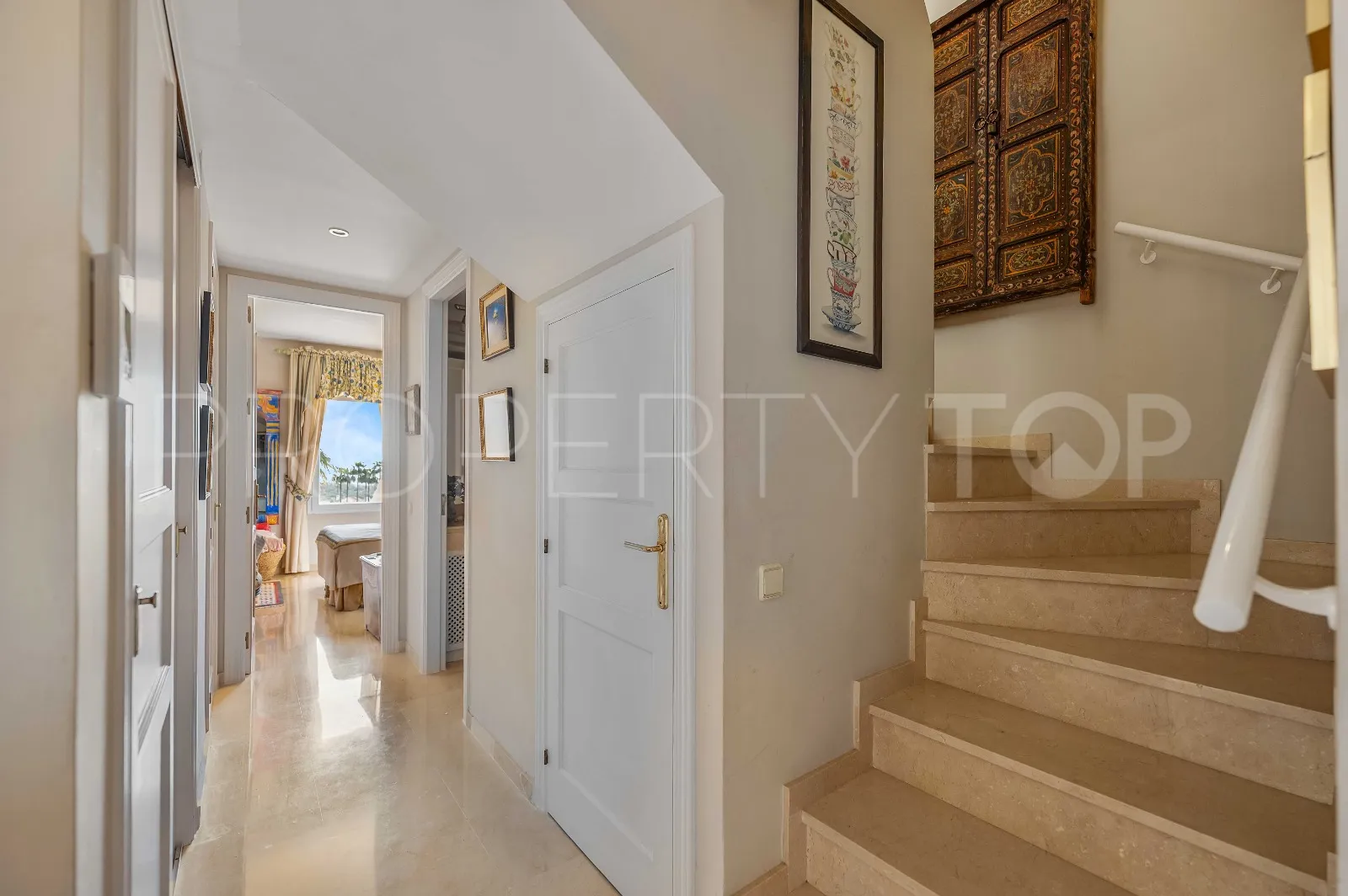 Se vende atico duplex en Elviria Hills con 3 dormitorios