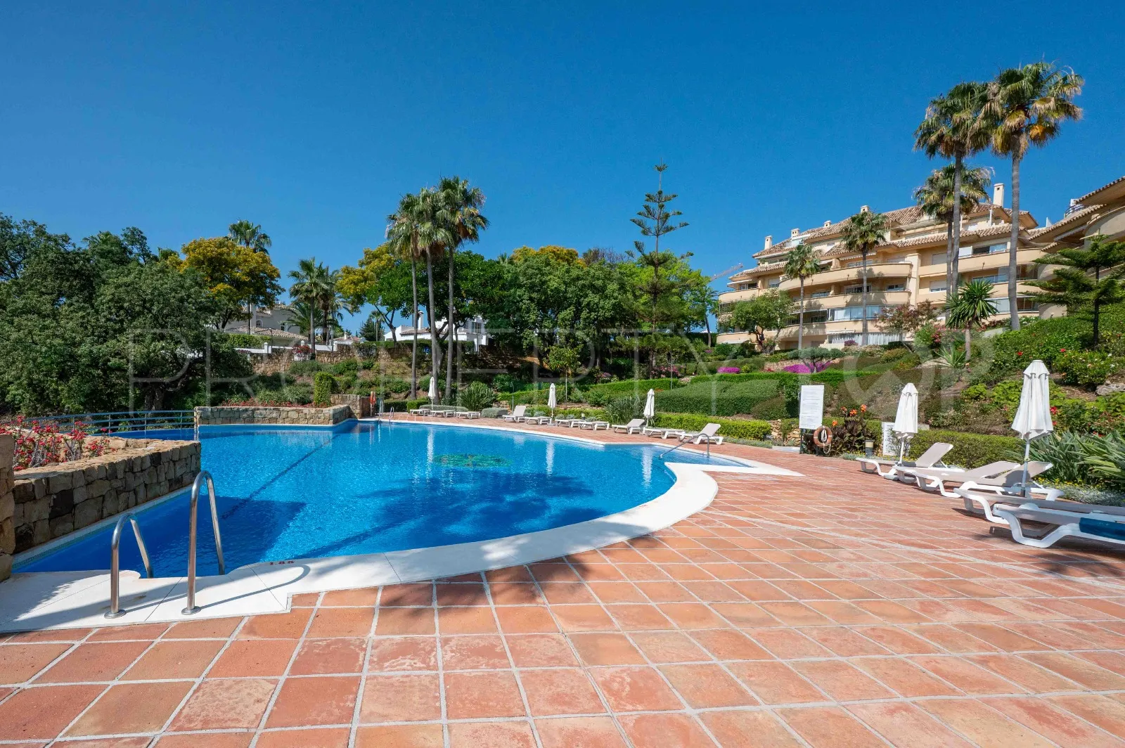 Se vende atico duplex en Elviria Hills con 3 dormitorios