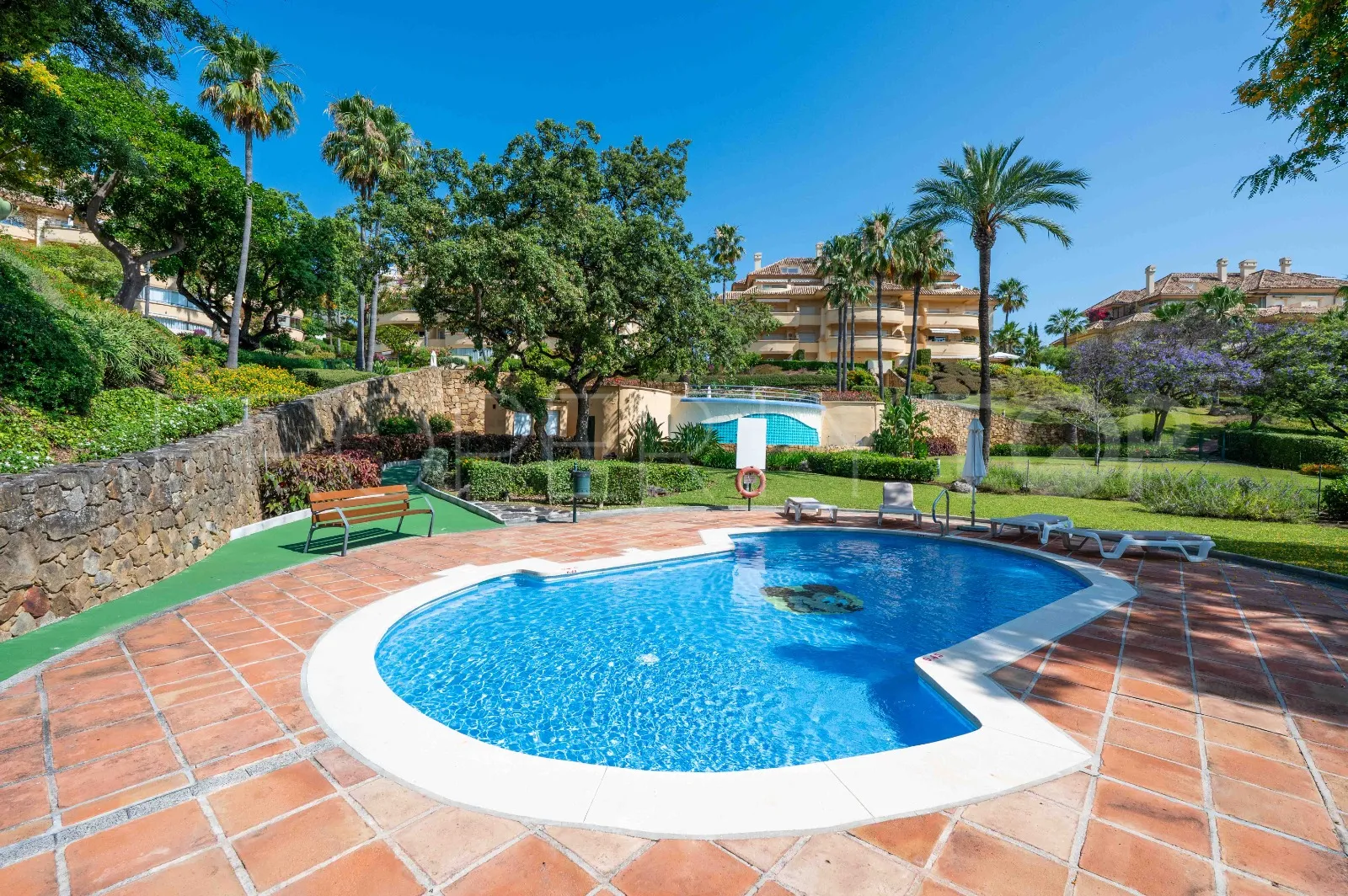 Se vende atico duplex en Elviria Hills con 3 dormitorios