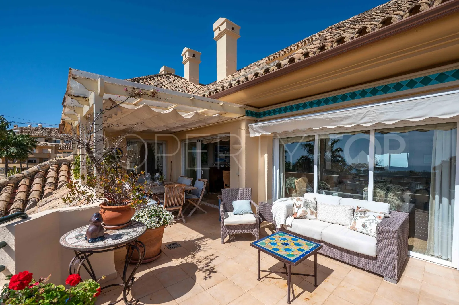 Se vende atico duplex en Elviria Hills con 3 dormitorios