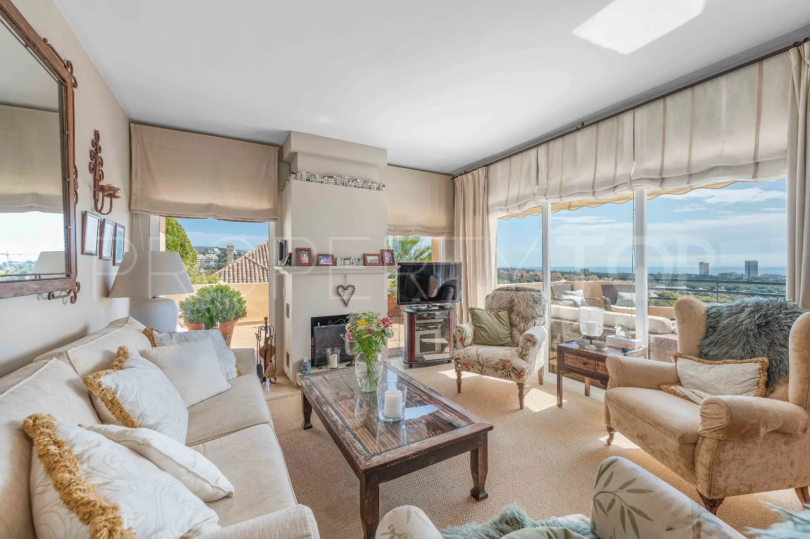 Se vende atico duplex en Elviria Hills con 3 dormitorios