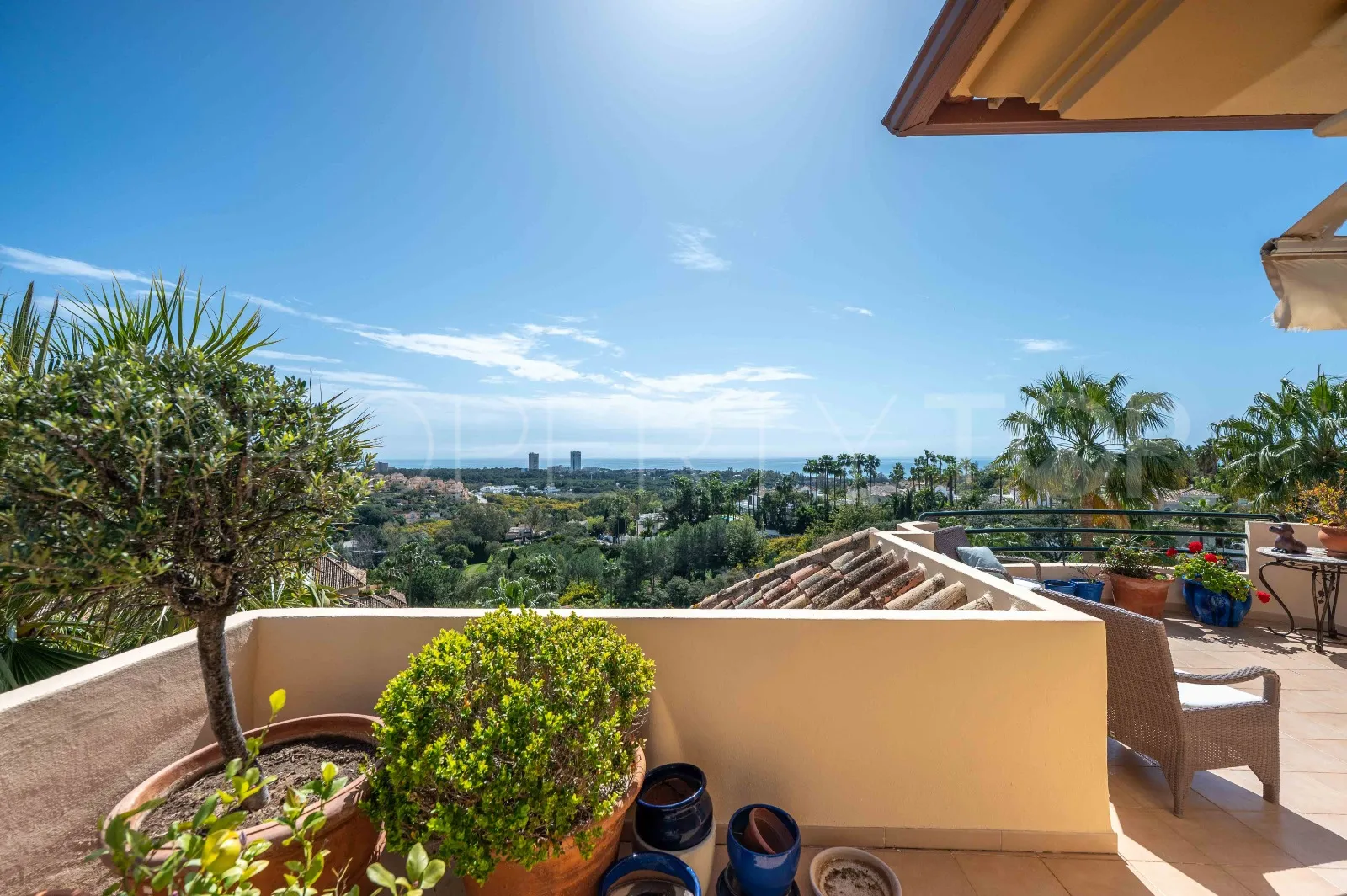 Se vende atico duplex en Elviria Hills con 3 dormitorios