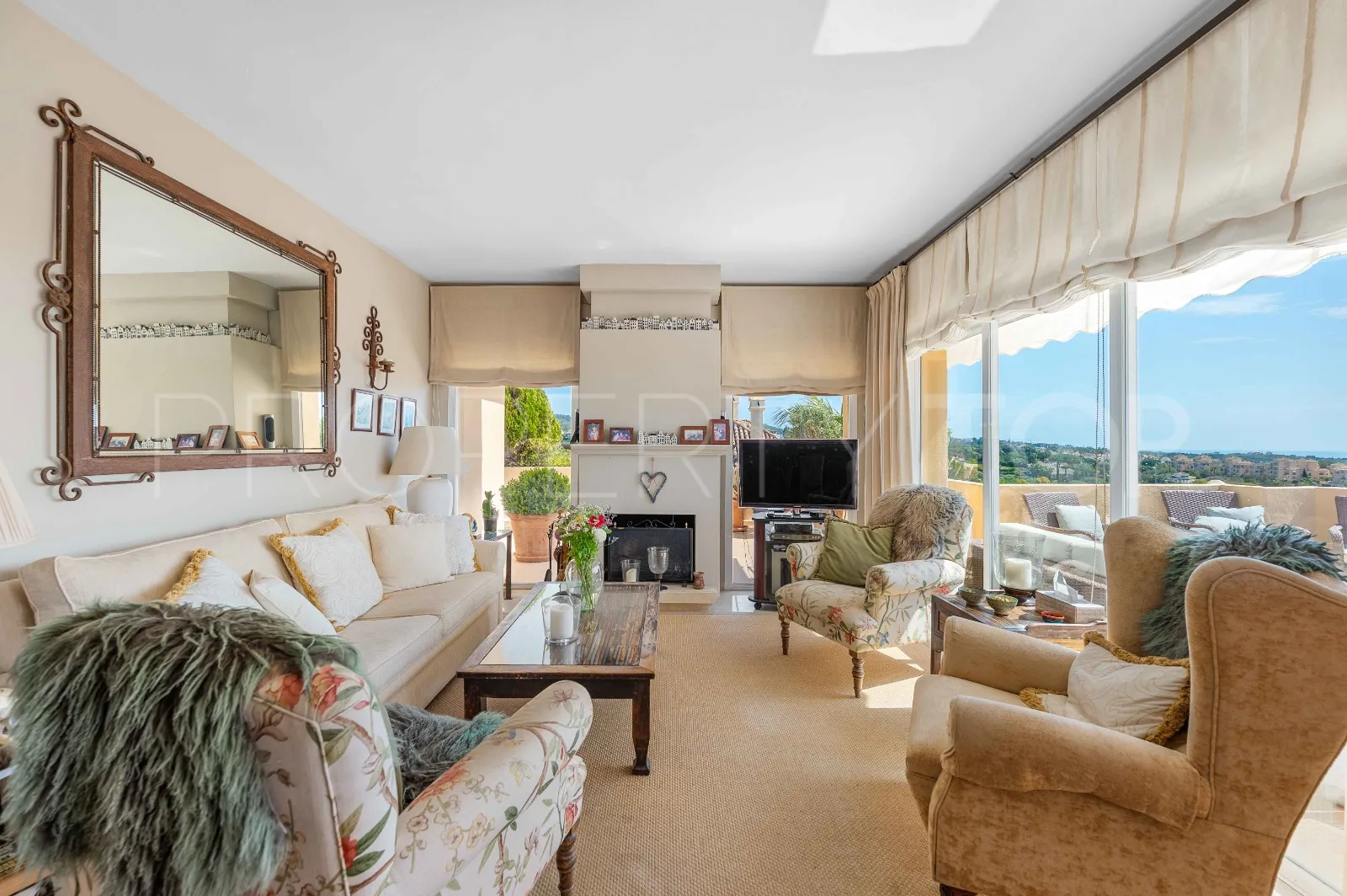 Se vende atico duplex en Elviria Hills con 3 dormitorios