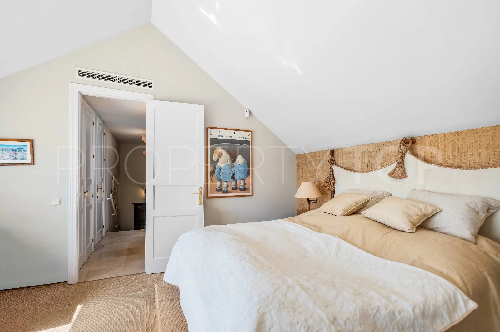 Se vende atico duplex en Elviria Hills con 3 dormitorios