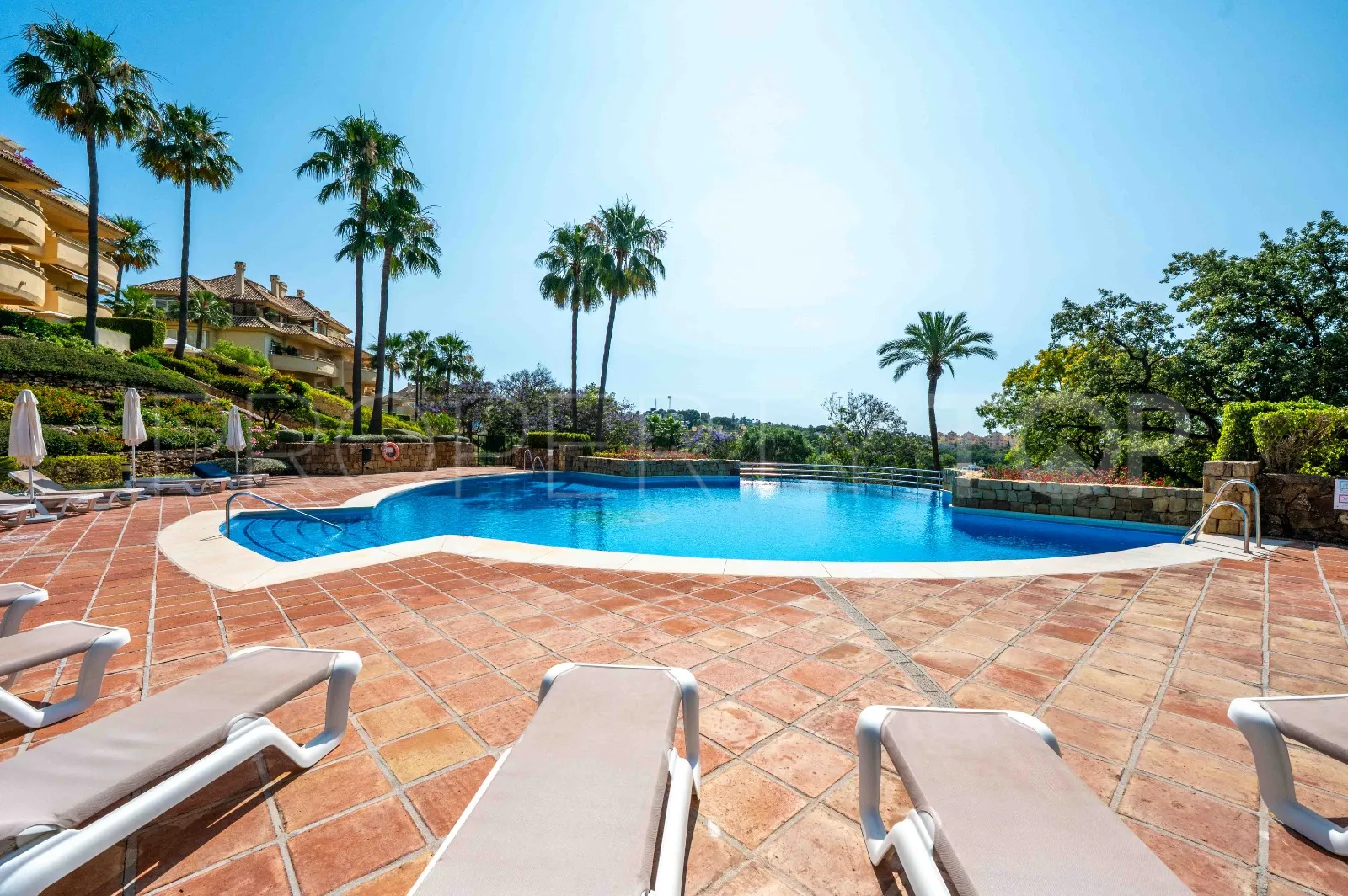 Se vende atico duplex en Elviria Hills con 3 dormitorios