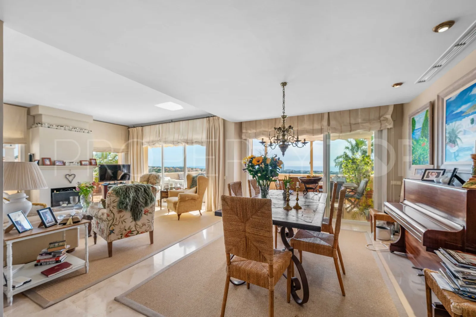 Se vende atico duplex en Elviria Hills con 3 dormitorios
