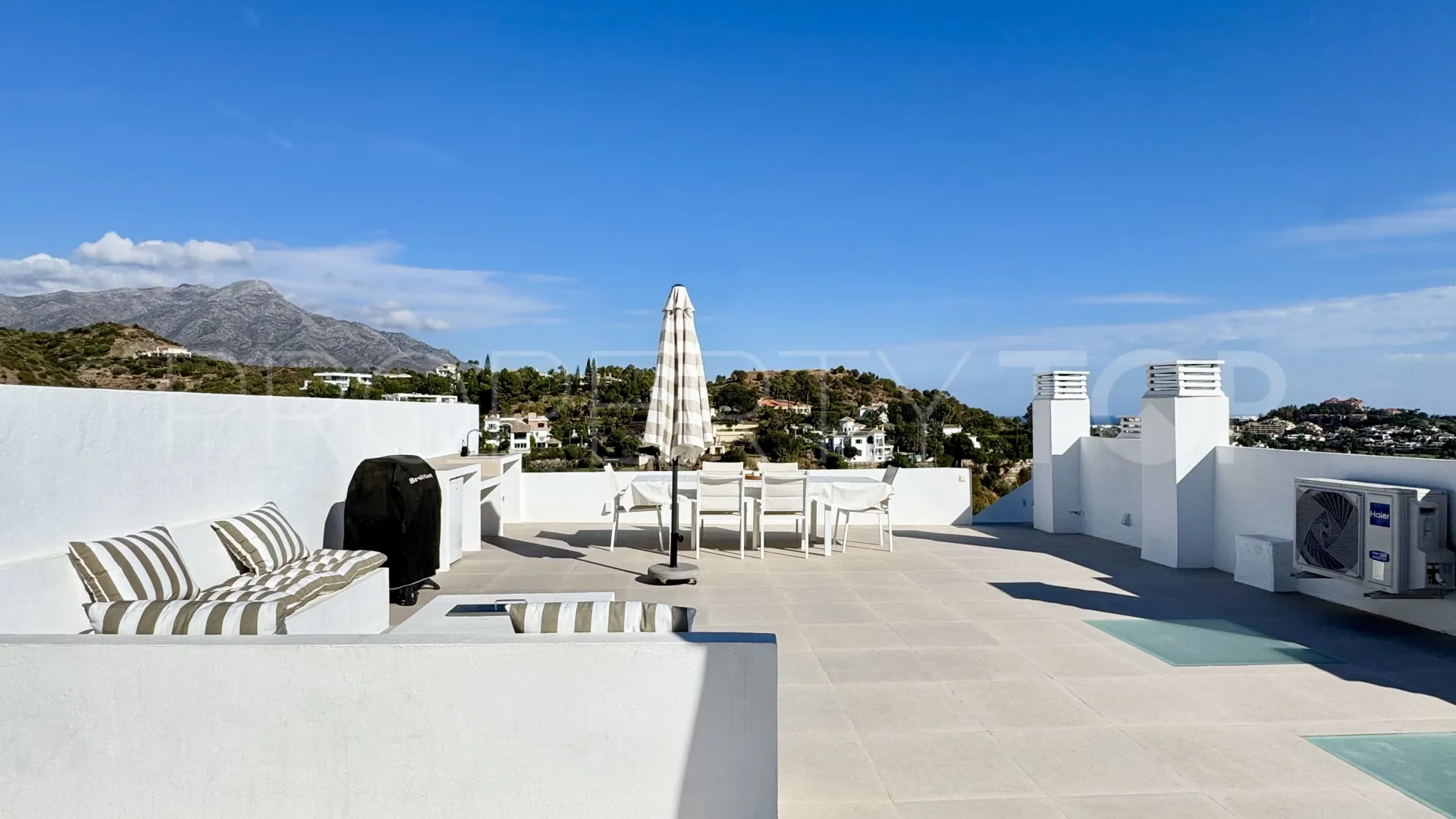 Buy penthouse in La Quinta with 3 bedrooms