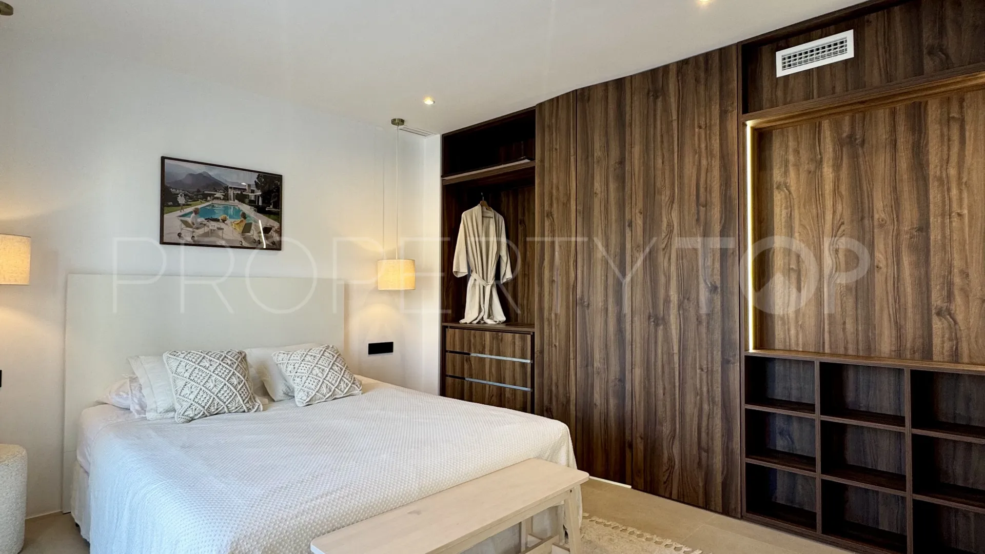 Buy penthouse in La Quinta with 3 bedrooms