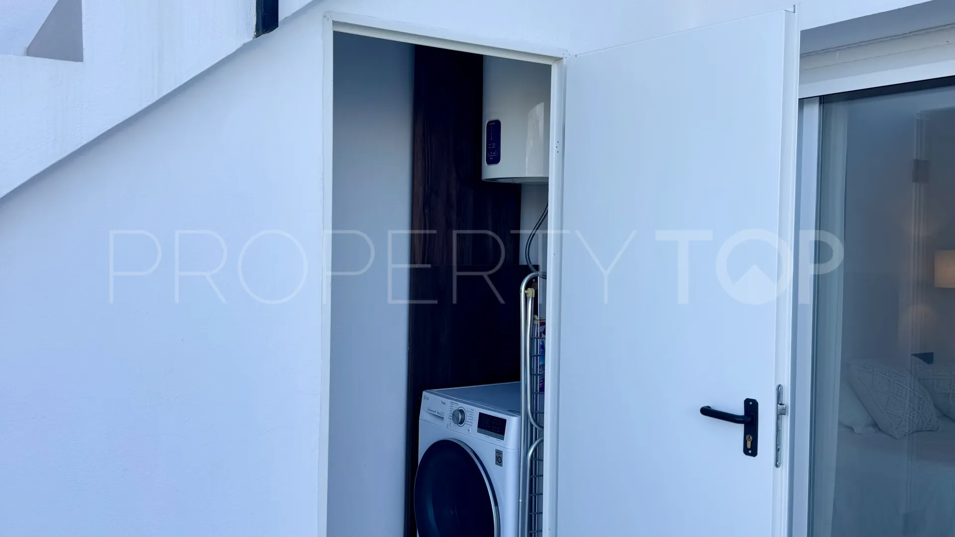 Buy penthouse in La Quinta with 3 bedrooms