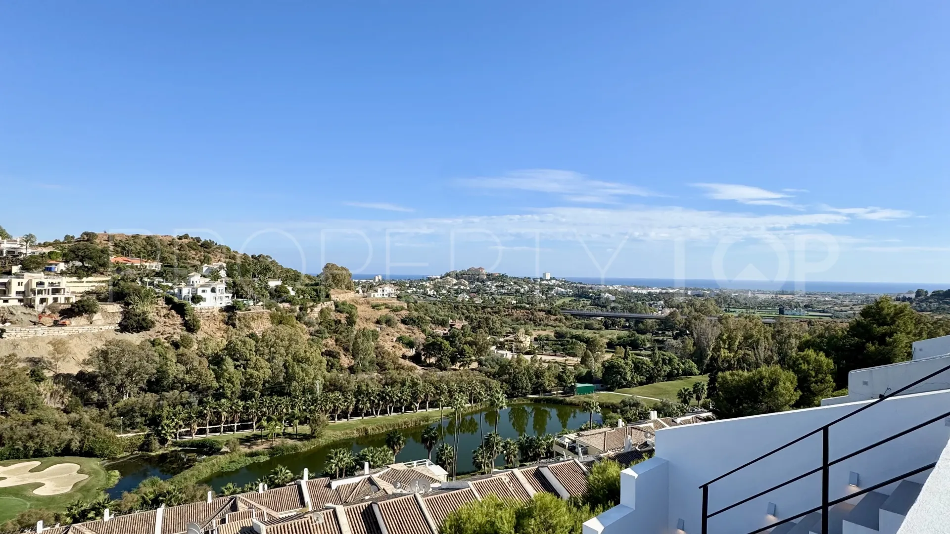 Buy penthouse in La Quinta with 3 bedrooms