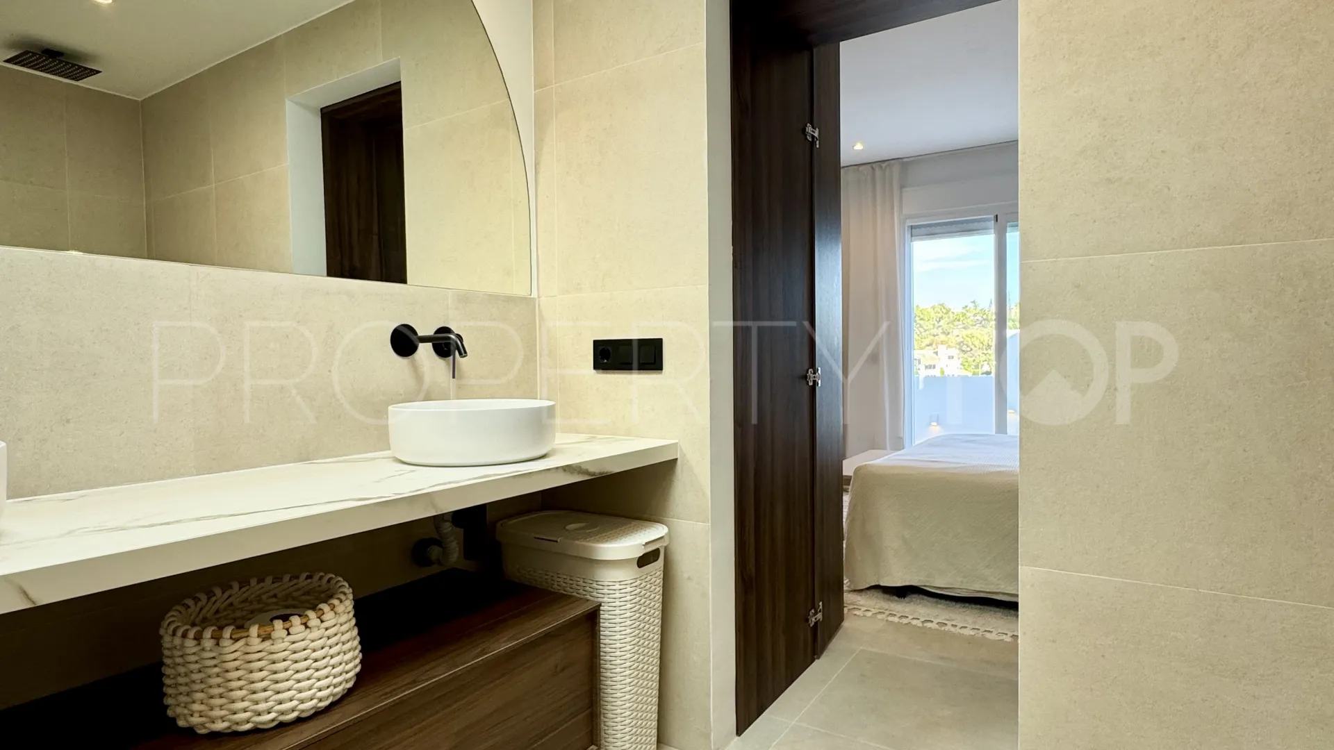 Buy penthouse in La Quinta with 3 bedrooms