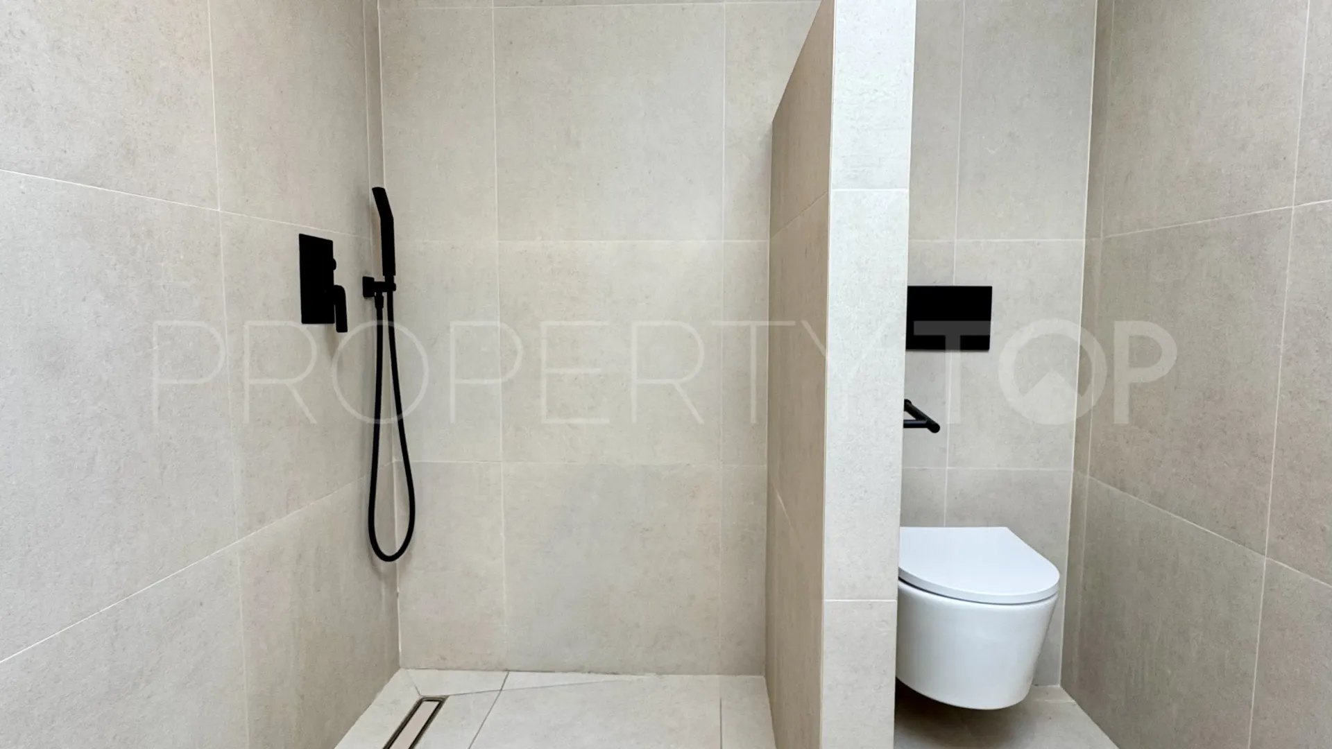 Buy penthouse in La Quinta with 3 bedrooms