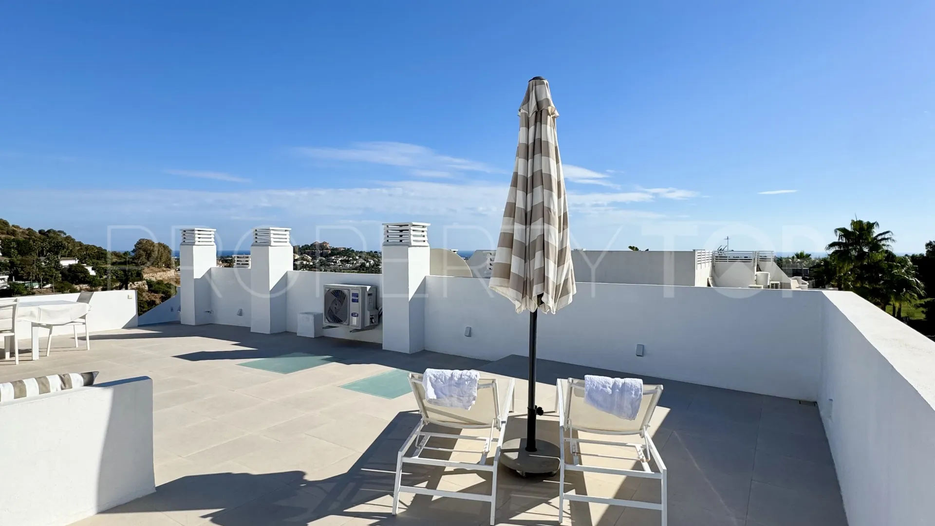 Buy penthouse in La Quinta with 3 bedrooms
