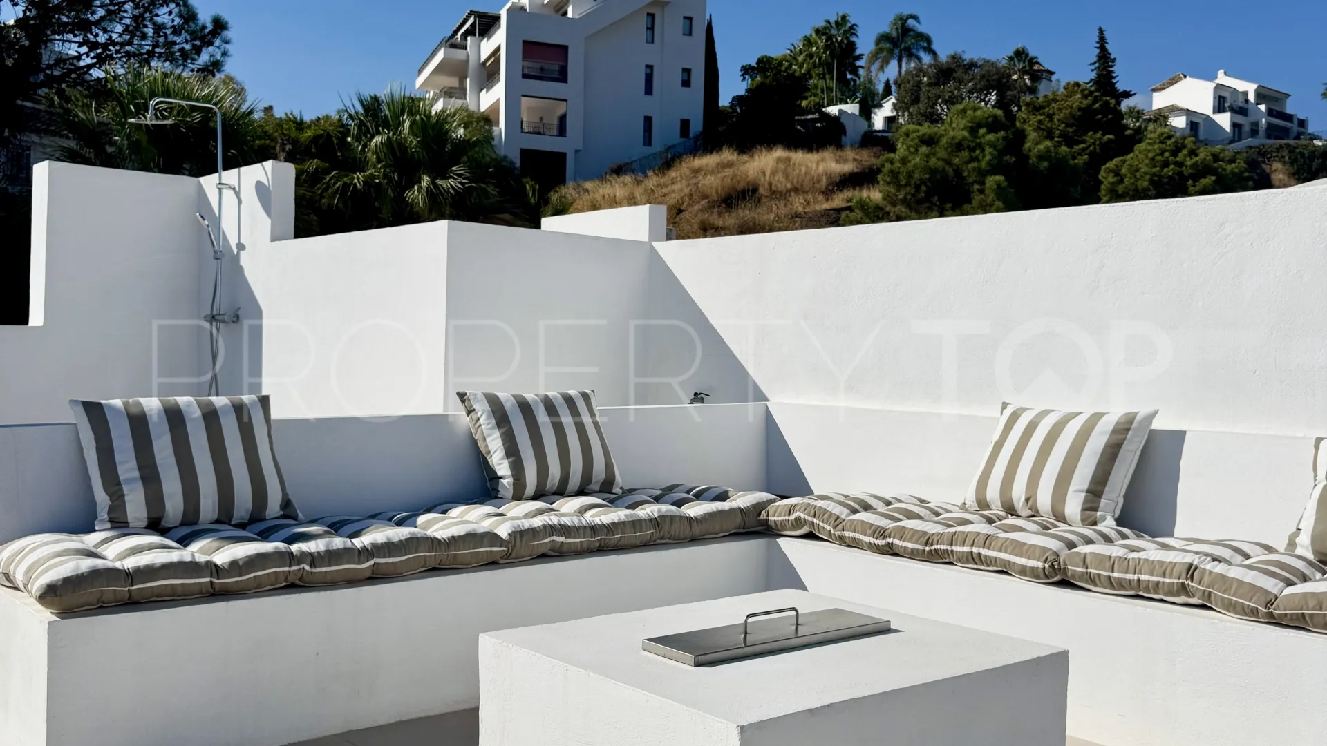 Buy penthouse in La Quinta with 3 bedrooms