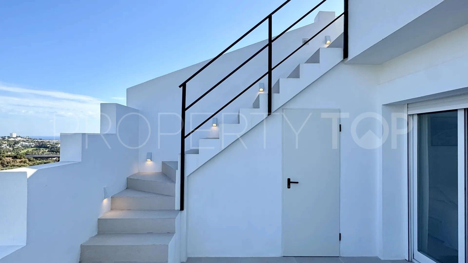 Buy penthouse in La Quinta with 3 bedrooms