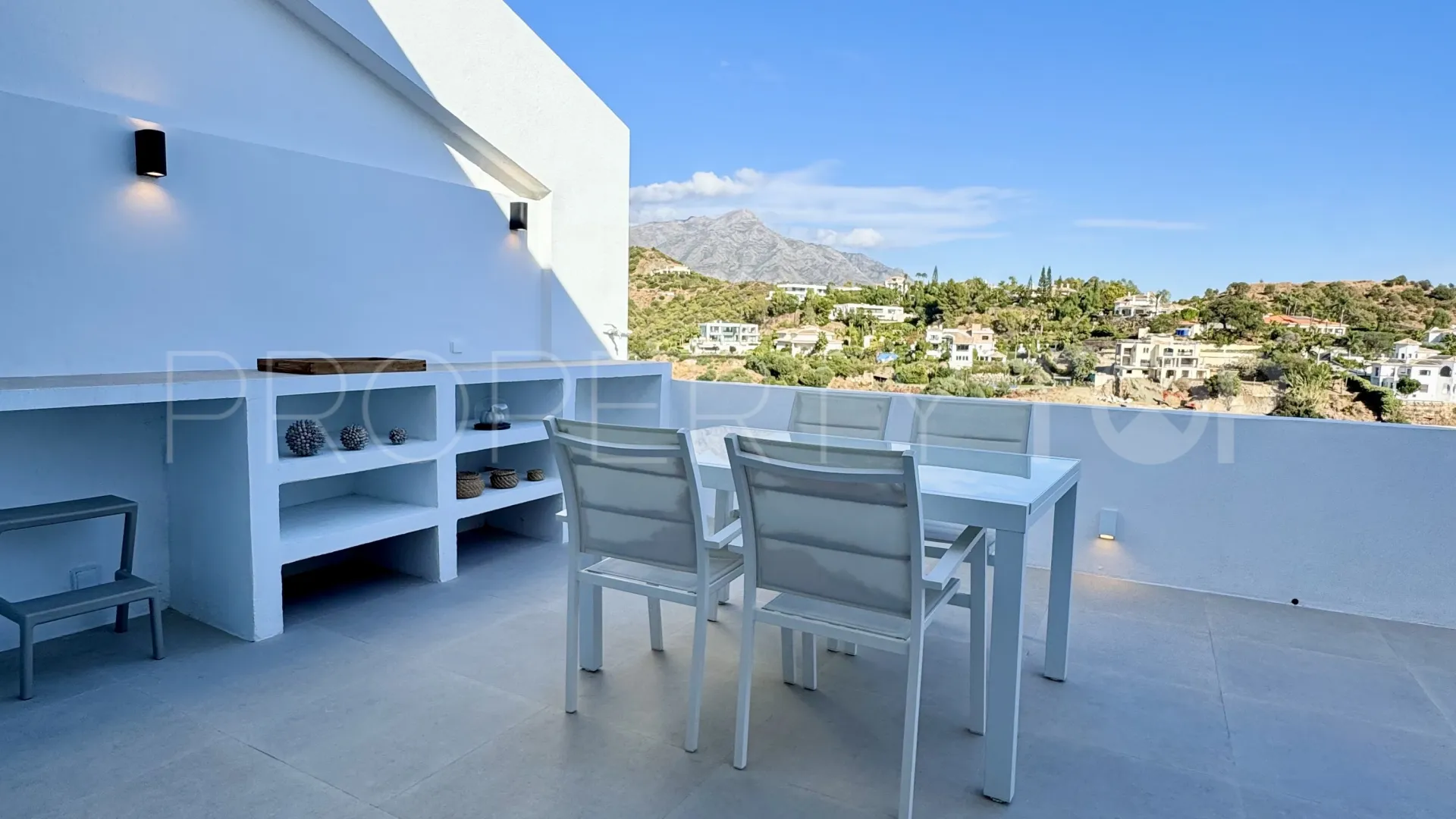 Buy penthouse in La Quinta with 3 bedrooms