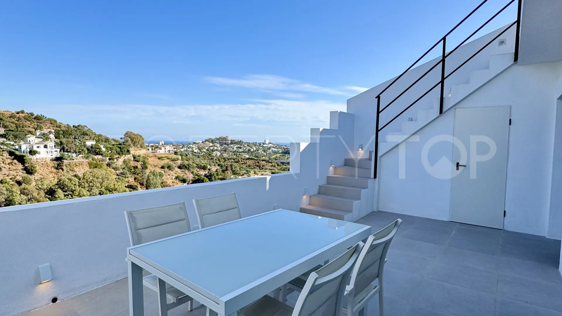 Buy penthouse in La Quinta with 3 bedrooms