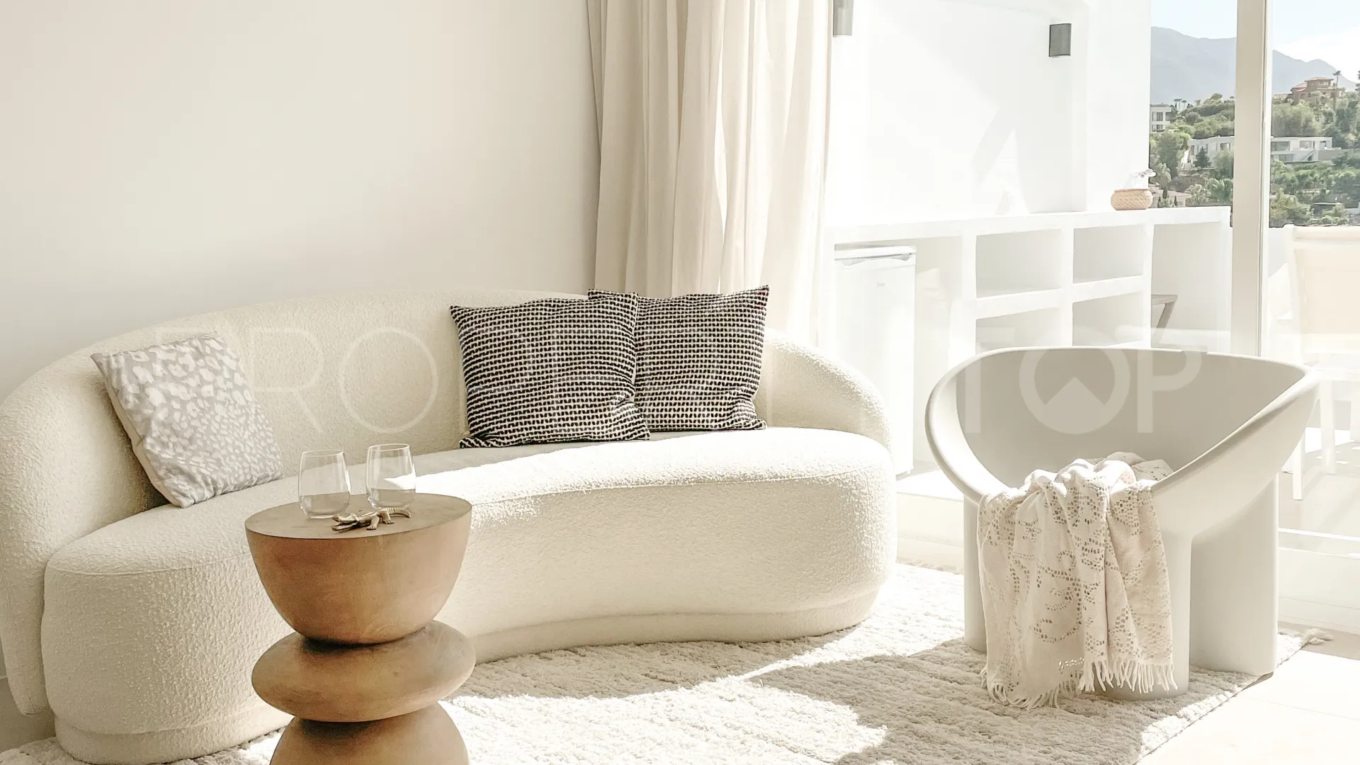 Buy penthouse in La Quinta with 3 bedrooms