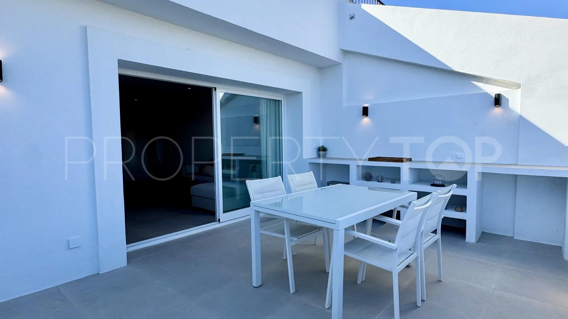 Buy penthouse in La Quinta with 3 bedrooms