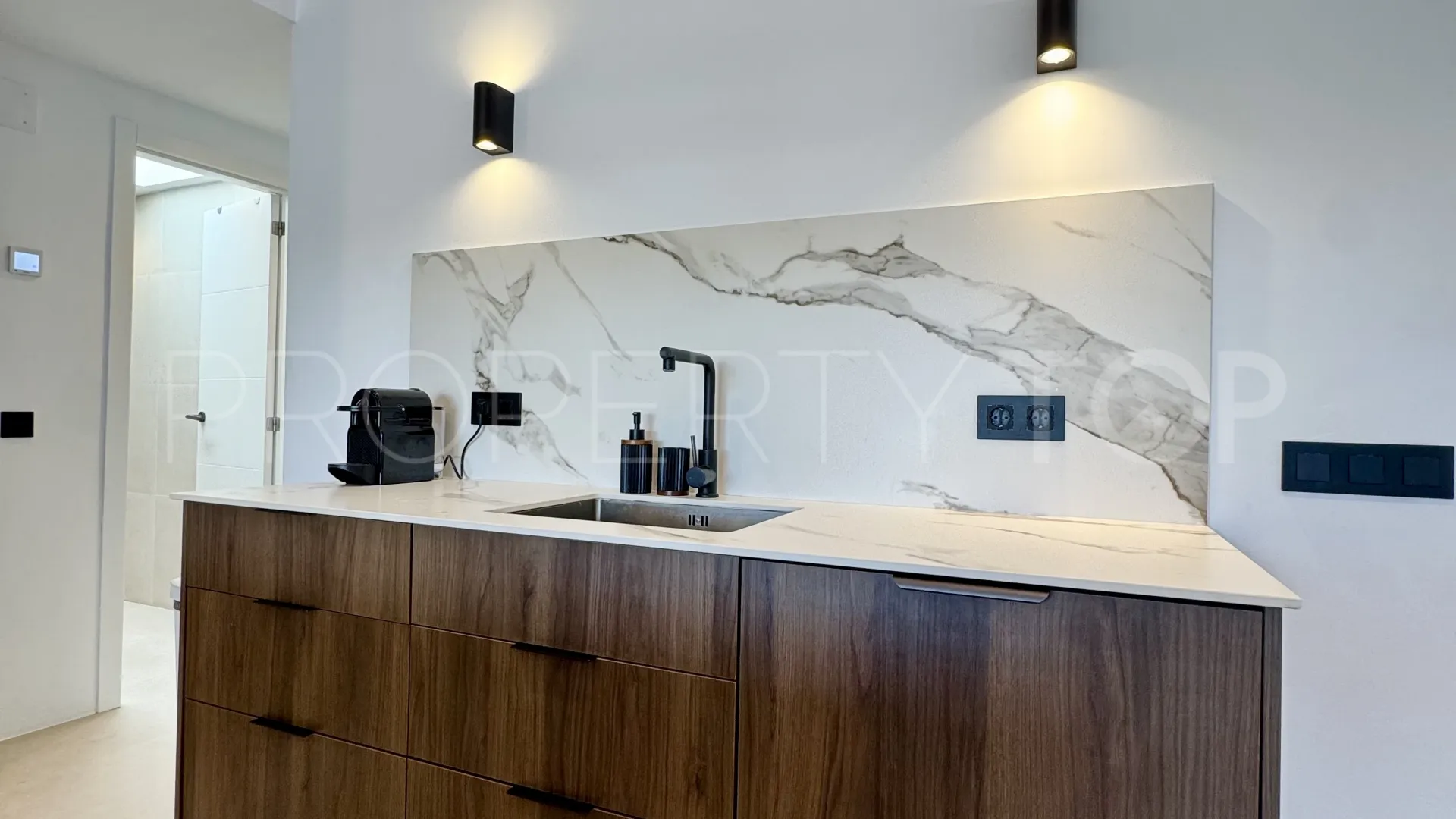 Buy penthouse in La Quinta with 3 bedrooms