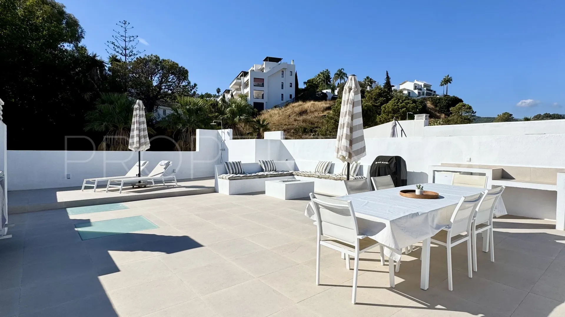 Buy penthouse in La Quinta with 3 bedrooms