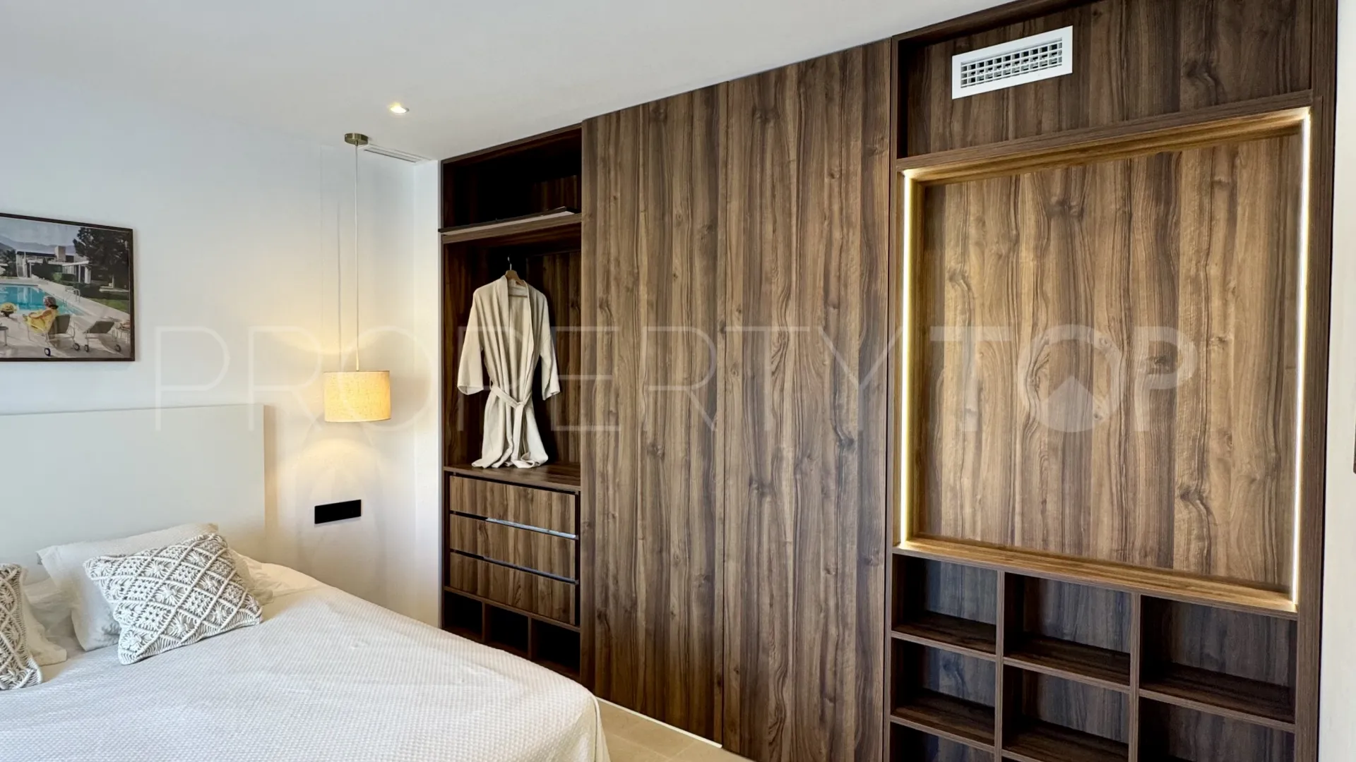 Buy penthouse in La Quinta with 3 bedrooms