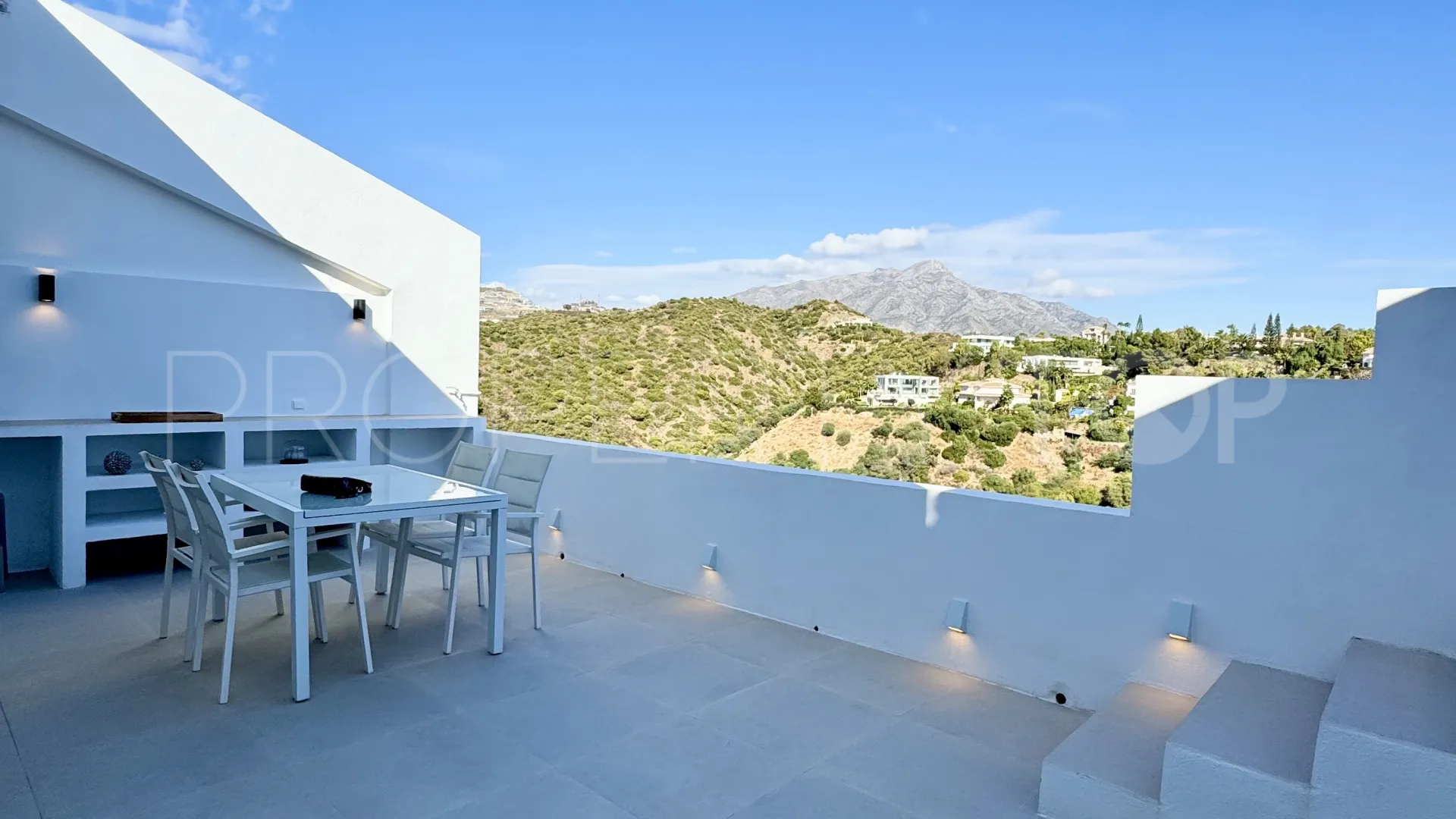 Buy penthouse in La Quinta with 3 bedrooms
