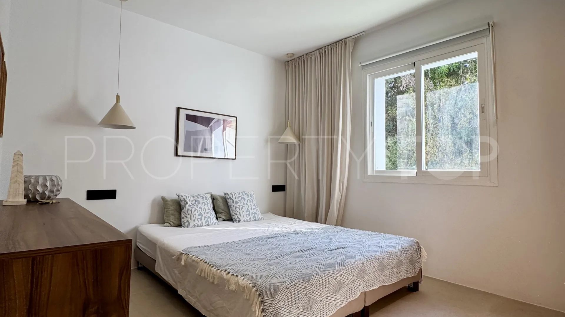 Buy penthouse in La Quinta with 3 bedrooms