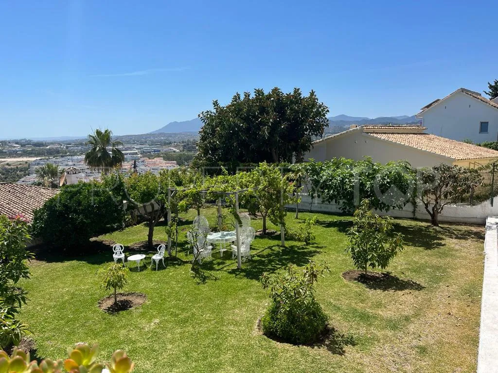 For sale house in Nueva Andalucia