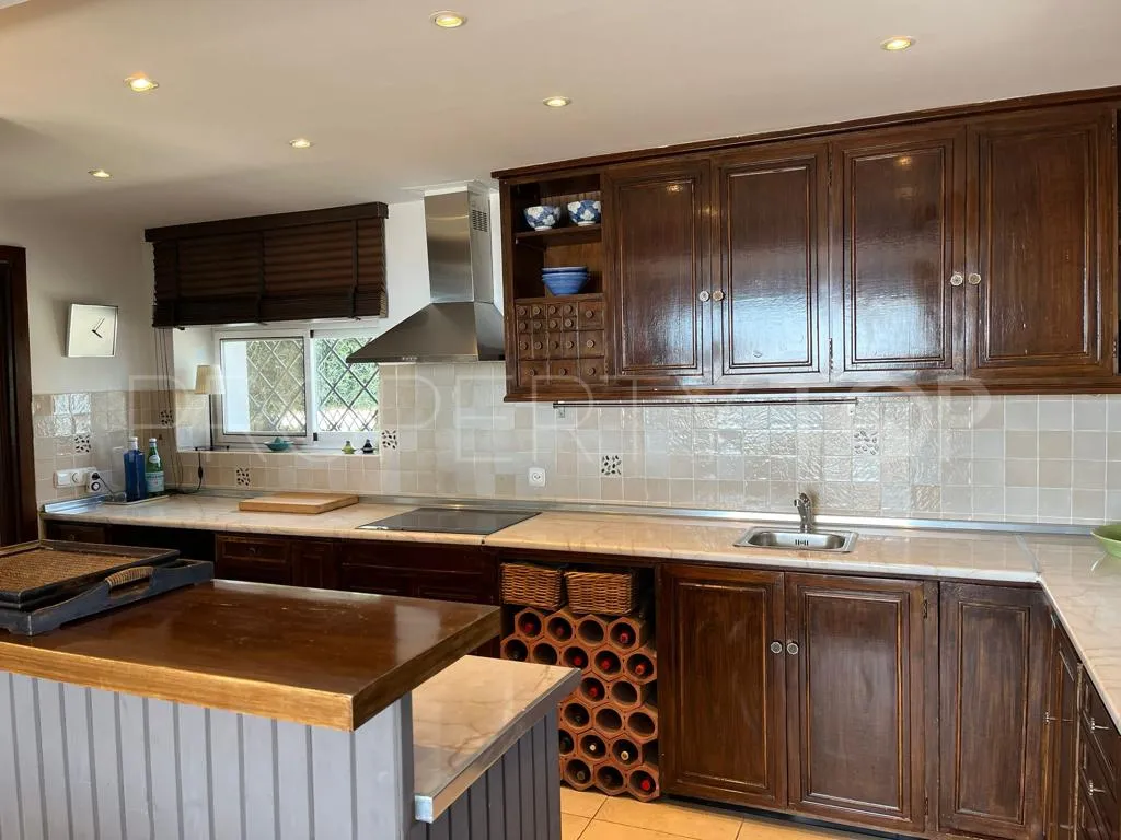 For sale house in Nueva Andalucia