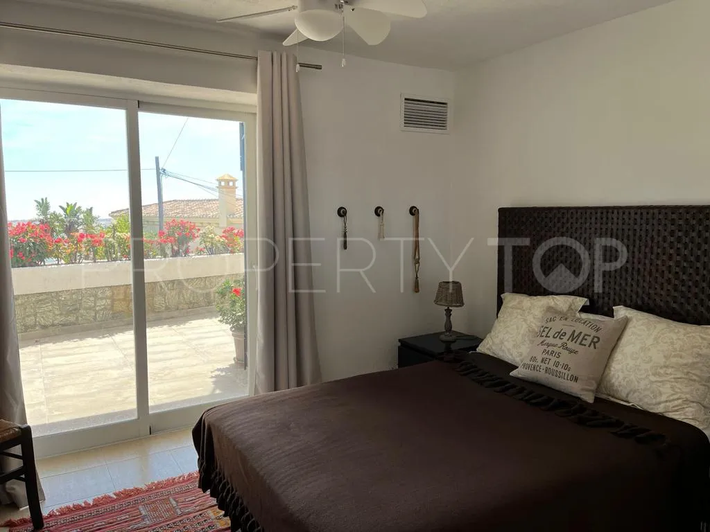 For sale house in Nueva Andalucia