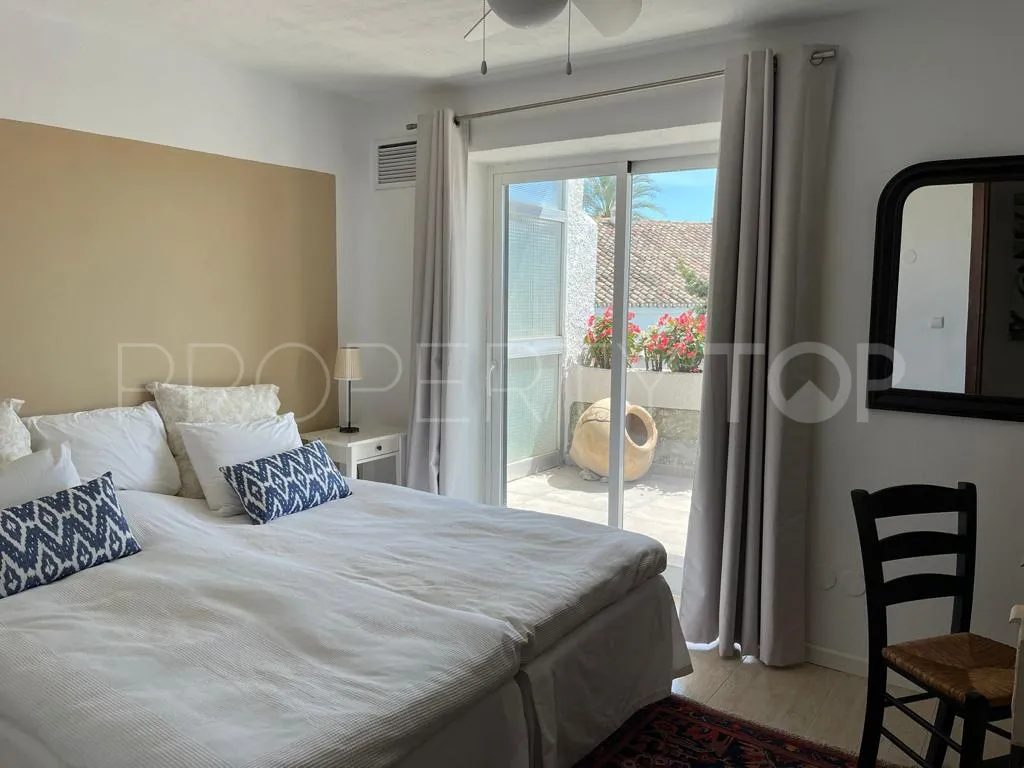 For sale house in Nueva Andalucia