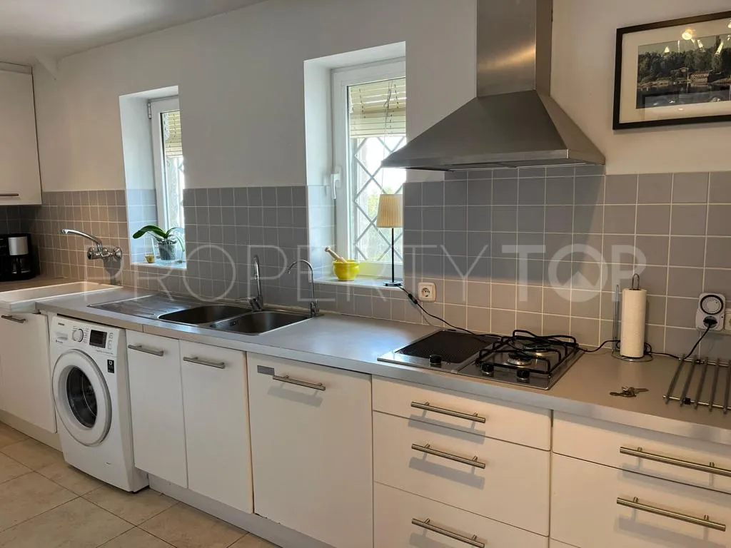 For sale house in Nueva Andalucia