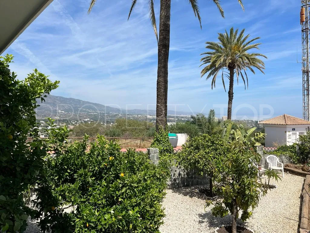 For sale house in Nueva Andalucia