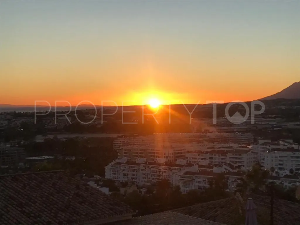 For sale house in Nueva Andalucia